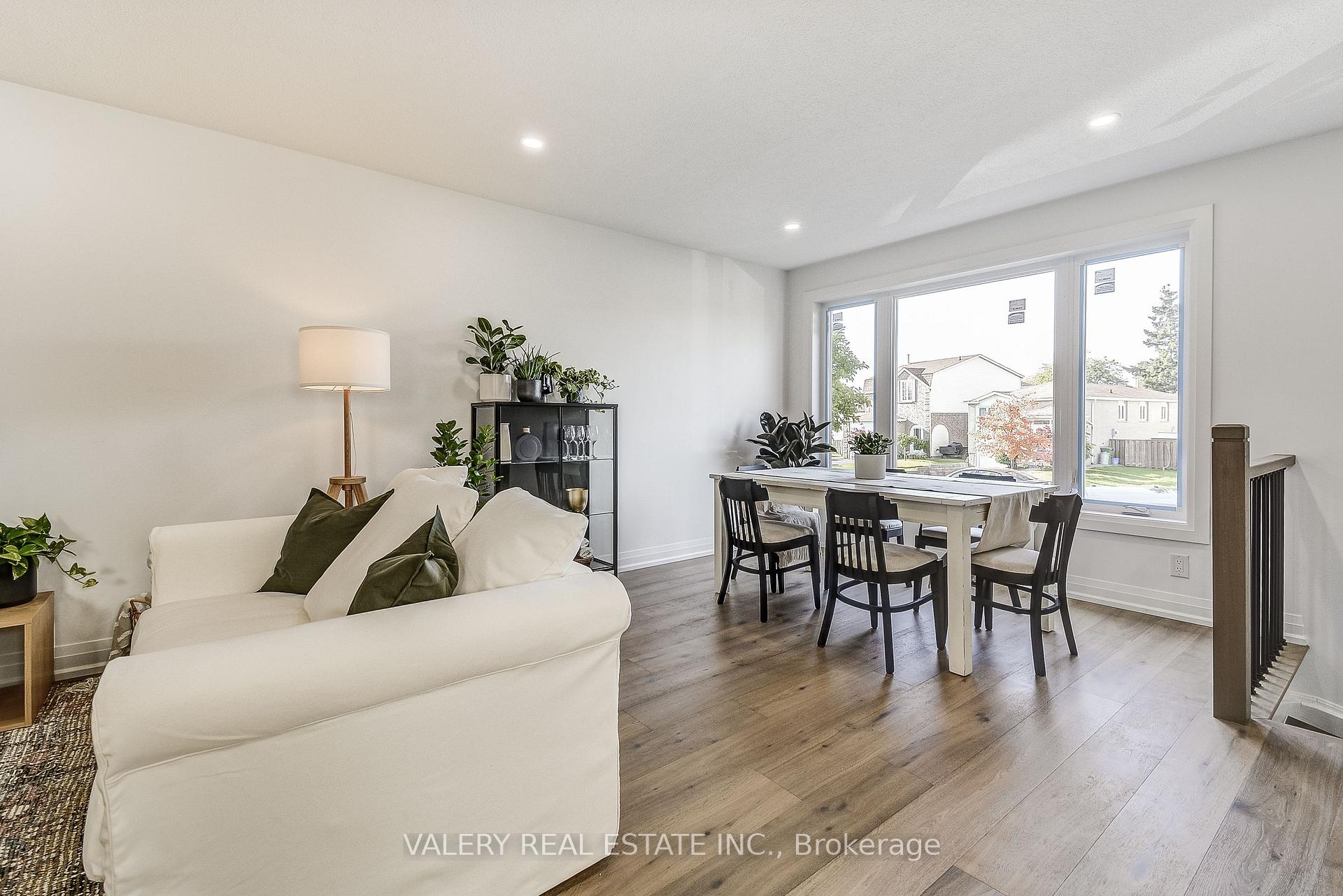 Photo 8 of 26 Garden Crescent, Hamilton, Burkholme — HOMEH