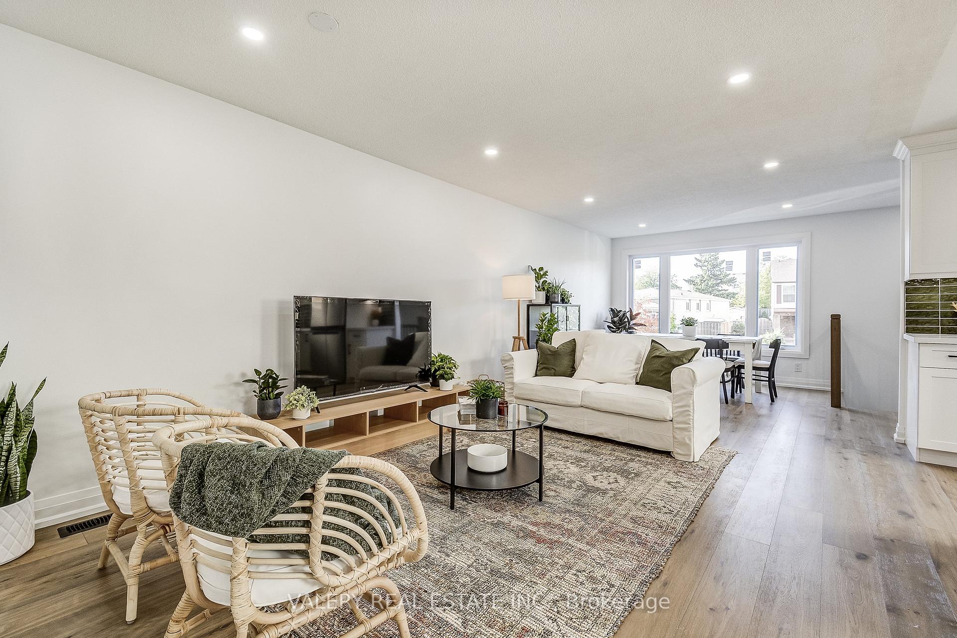 Photo 10 of 26 Garden Crescent, Hamilton, Burkholme — HOMEH