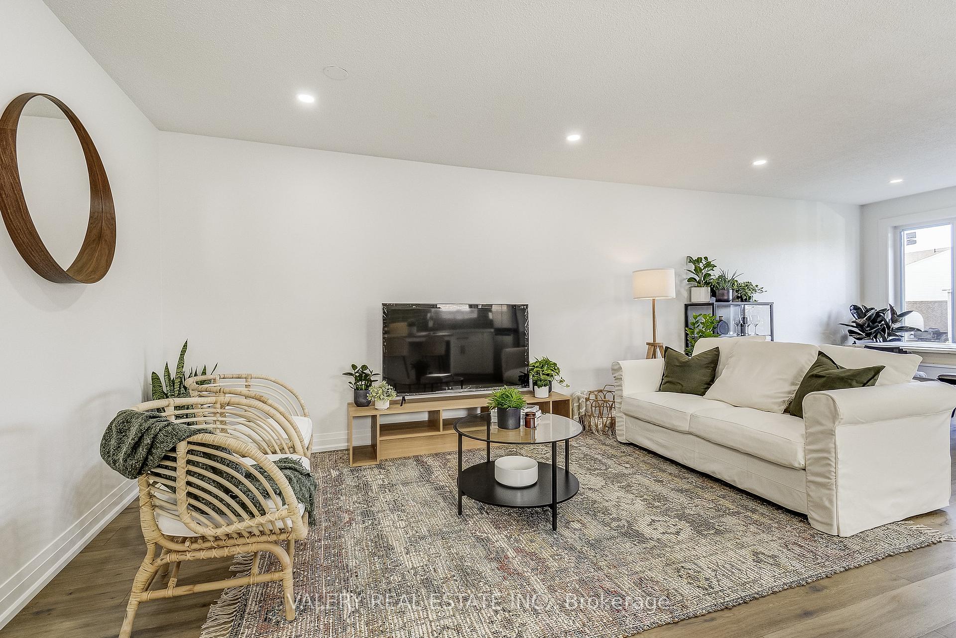Photo 11 of 26 Garden Crescent, Hamilton, Burkholme — HOMEH