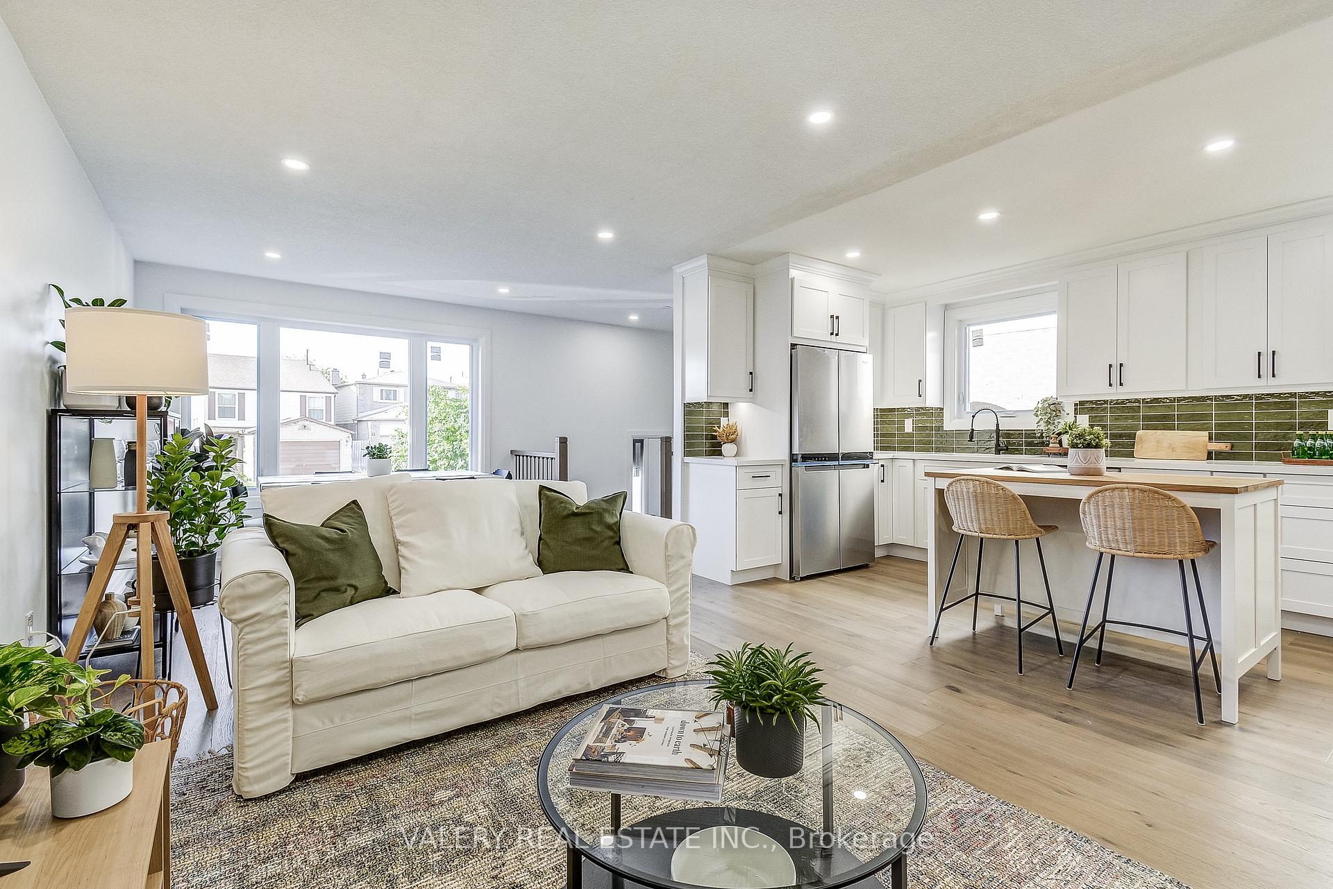 Photo 12 of 26 Garden Crescent, Hamilton, Burkholme — HOMEH