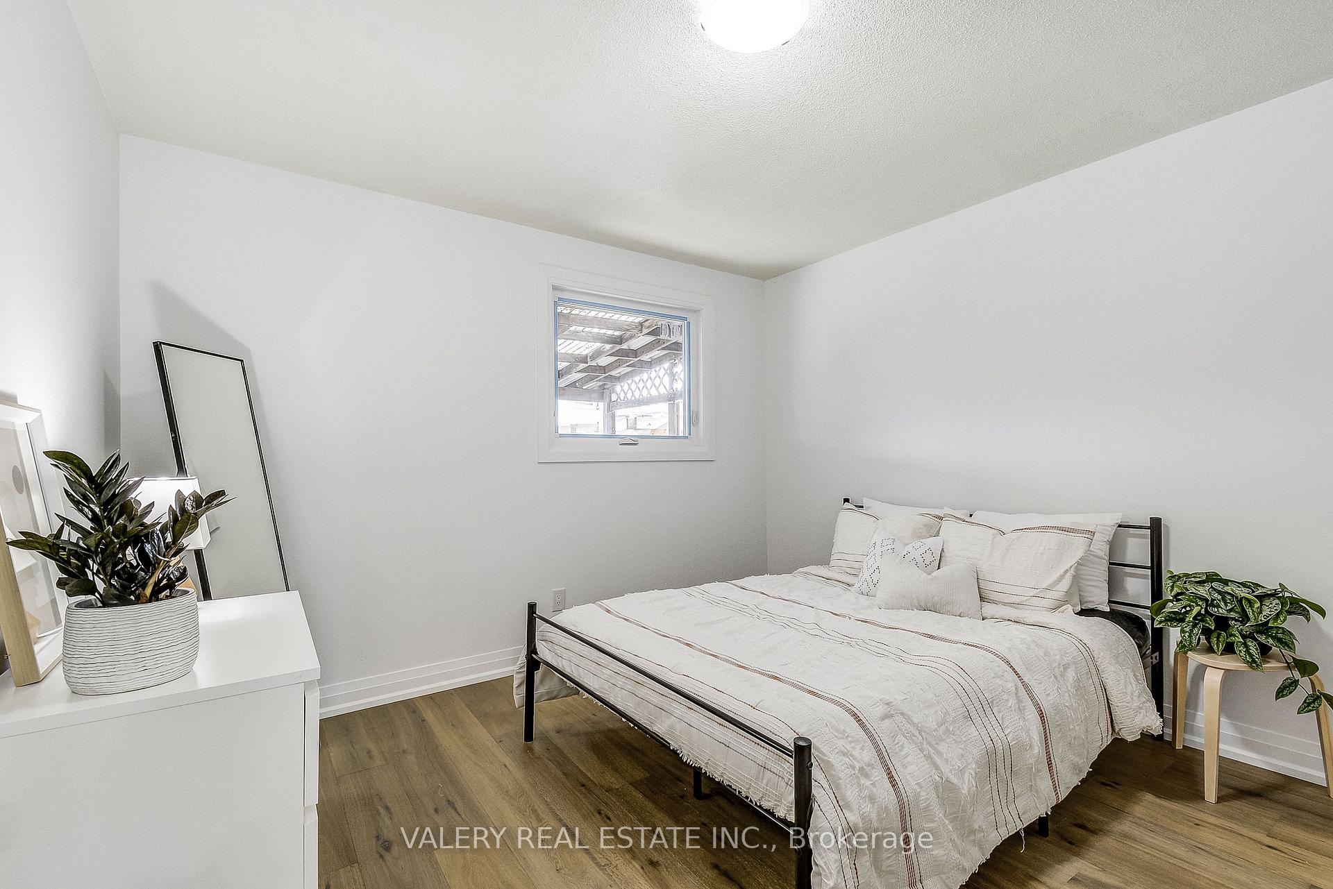 Photo 21 of 26 Garden Crescent, Hamilton, Burkholme — HOMEH
