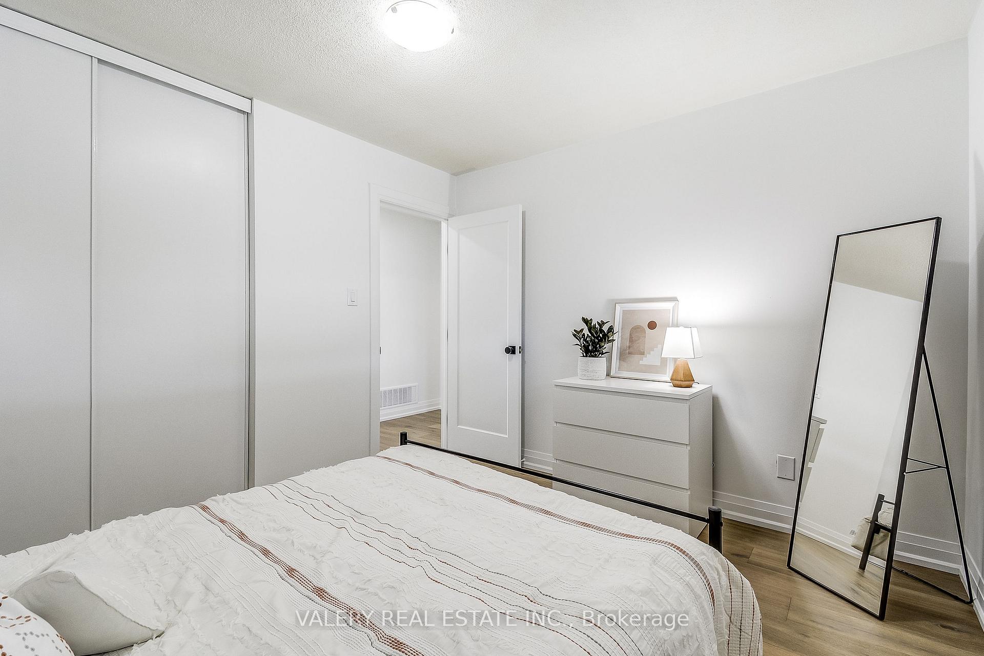 Photo 22 of 26 Garden Crescent, Hamilton, Burkholme — HOMEH