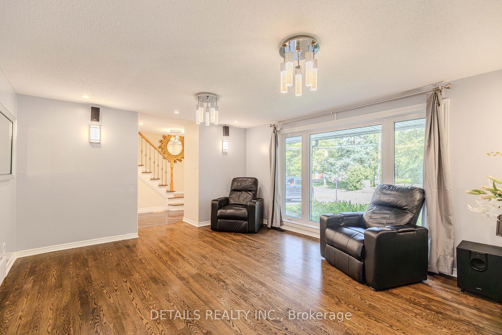 Photo 5 of 20 Trillium Avenue E, Ottawa, City View/Skyline/Fisher Heights/Parkwood Hills — HOMEH