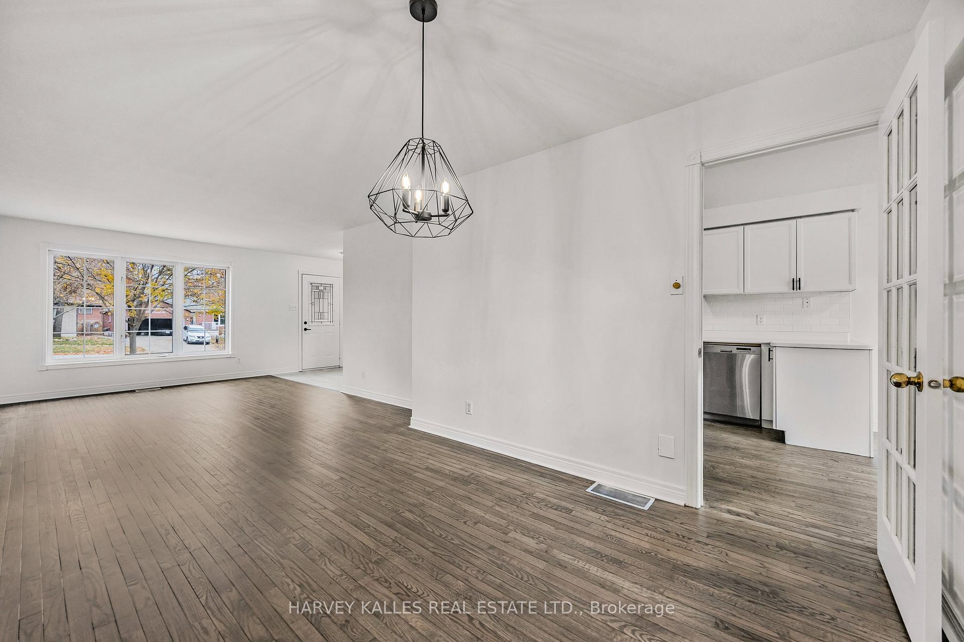 Photo 5 of 380 Leacock Drive, Barrie, Letitia Heights — HOMEH