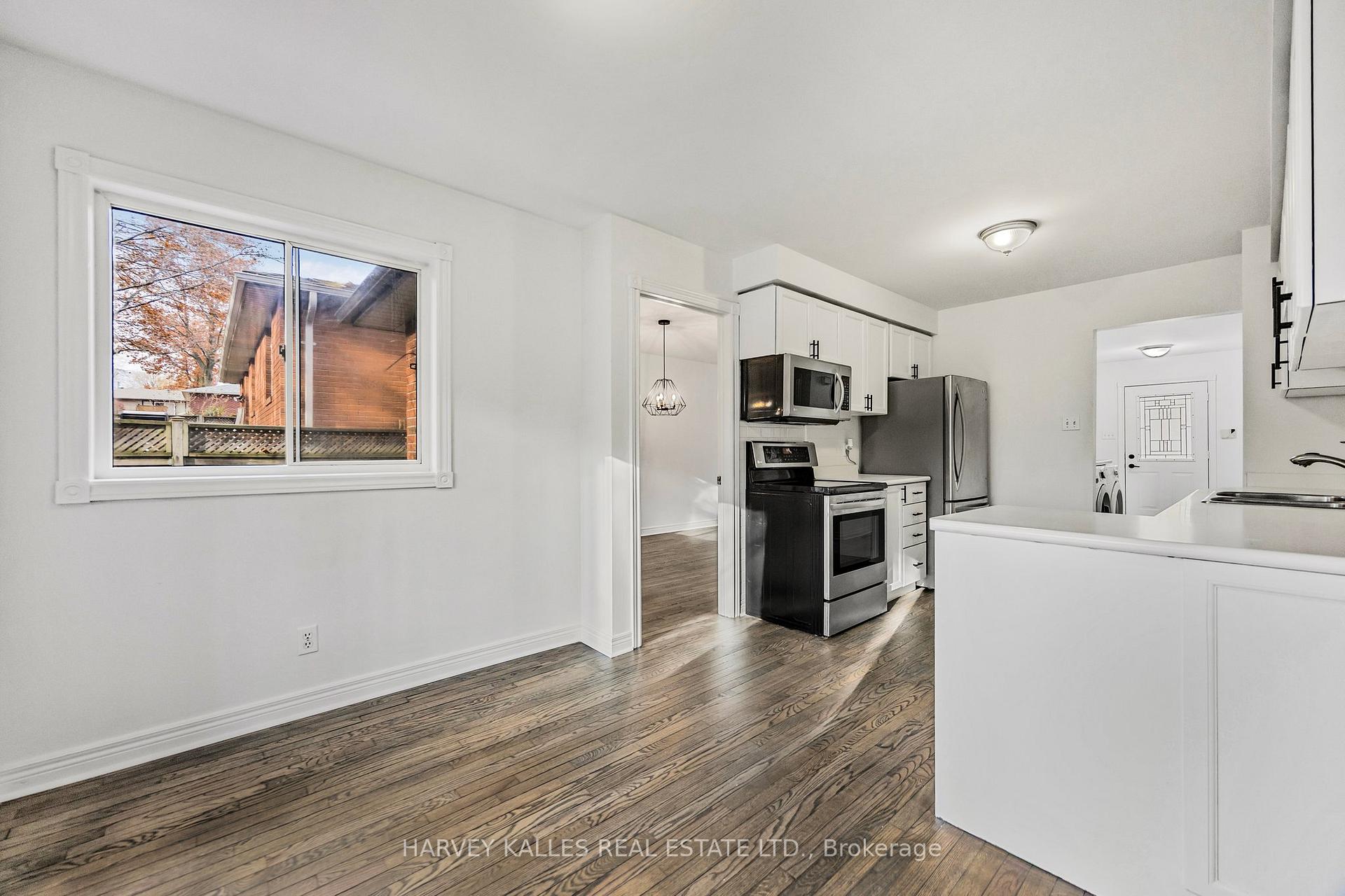 Photo 8 of 380 Leacock Drive, Barrie, Letitia Heights — HOMEH