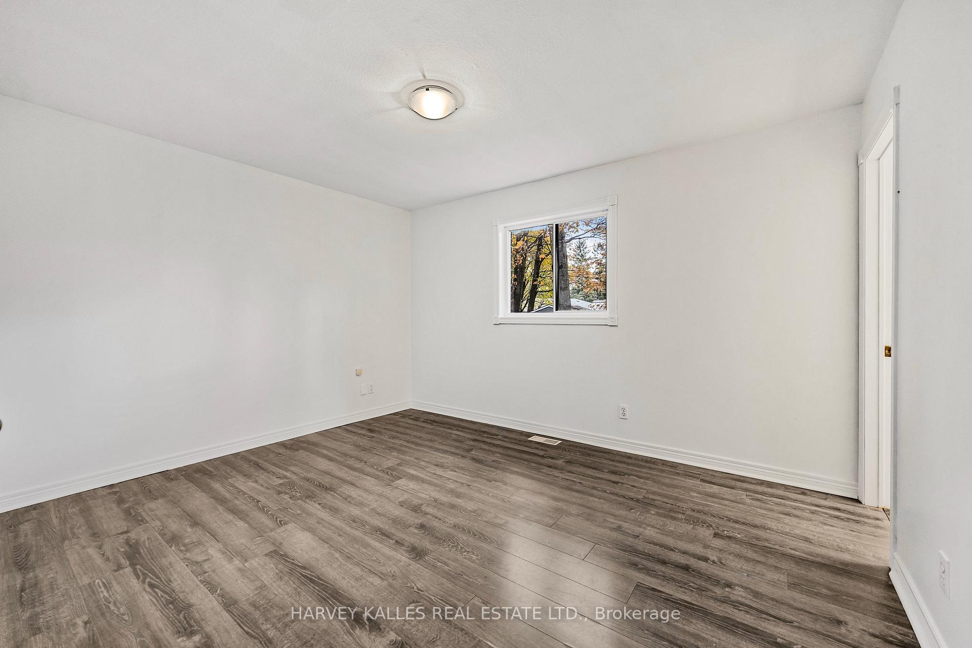 Photo 12 of 380 Leacock Drive, Barrie, Letitia Heights — HOMEH