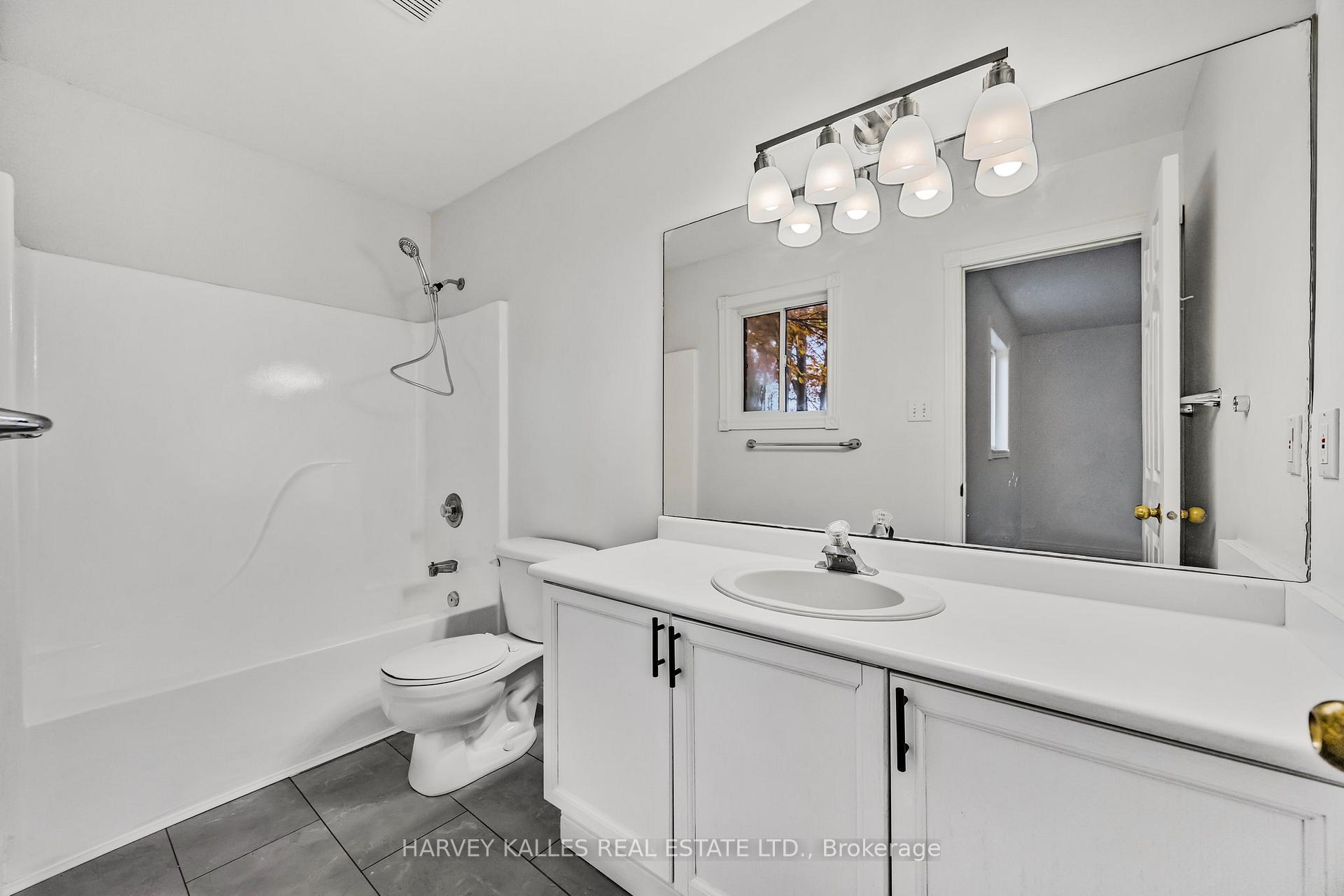 Photo 13 of 380 Leacock Drive, Barrie, Letitia Heights — HOMEH