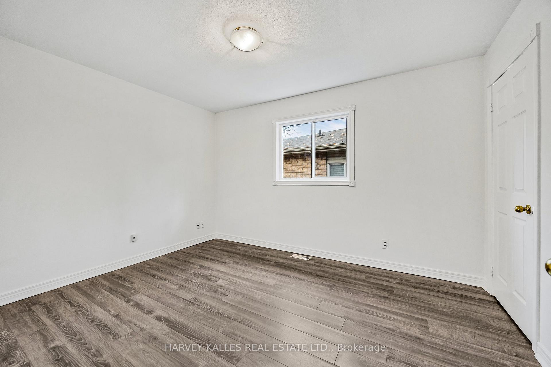 Photo 15 of 380 Leacock Drive, Barrie, Letitia Heights — HOMEH