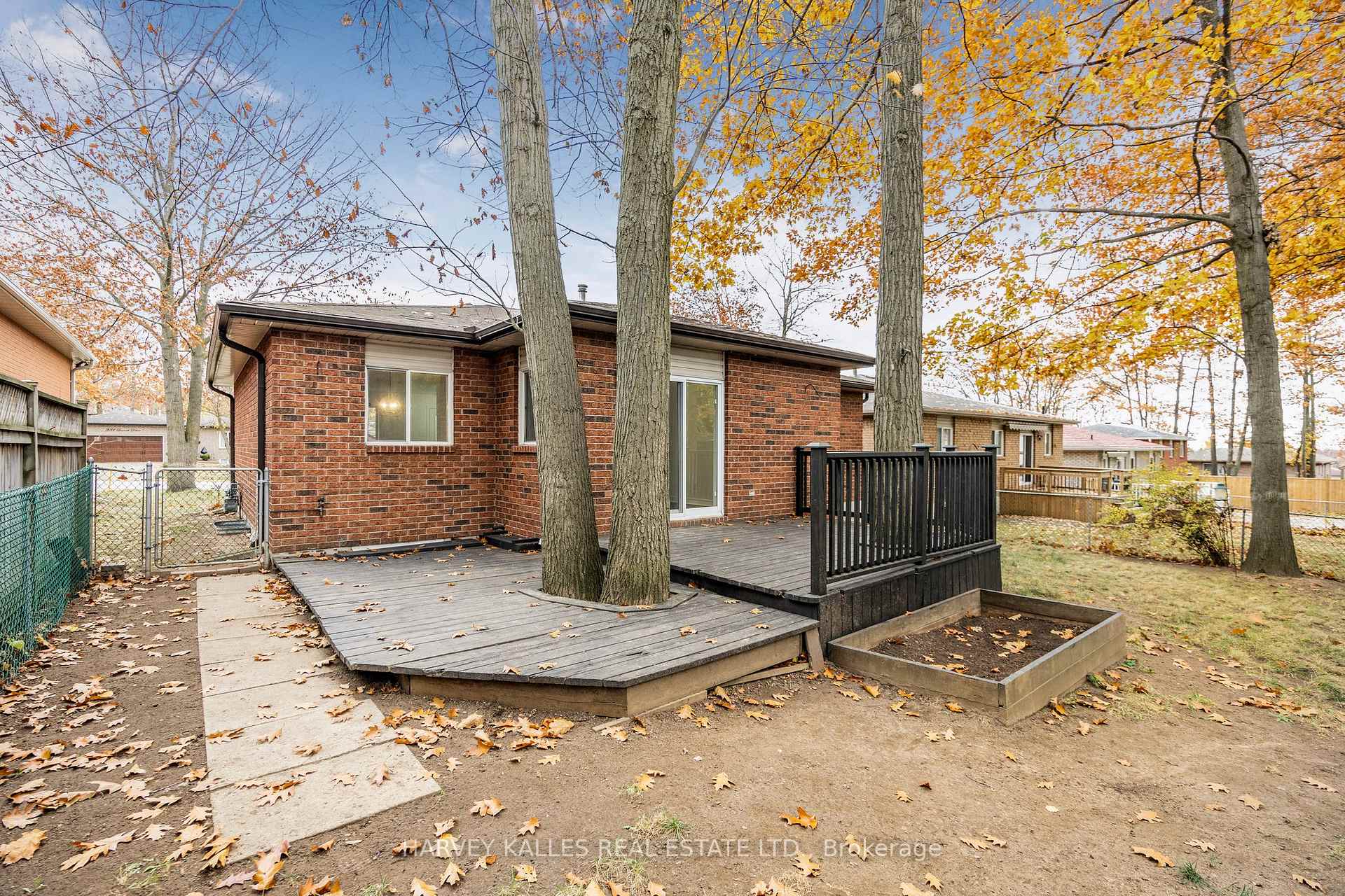 Photo 27 of 380 Leacock Drive, Barrie, Letitia Heights — HOMEH