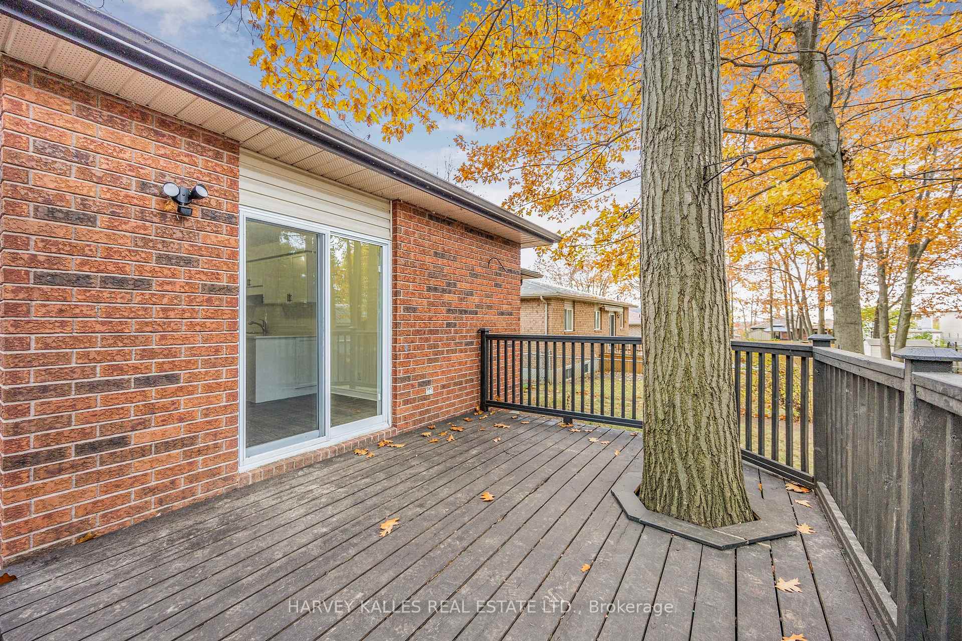 Photo 28 of 380 Leacock Drive, Barrie, Letitia Heights — HOMEH