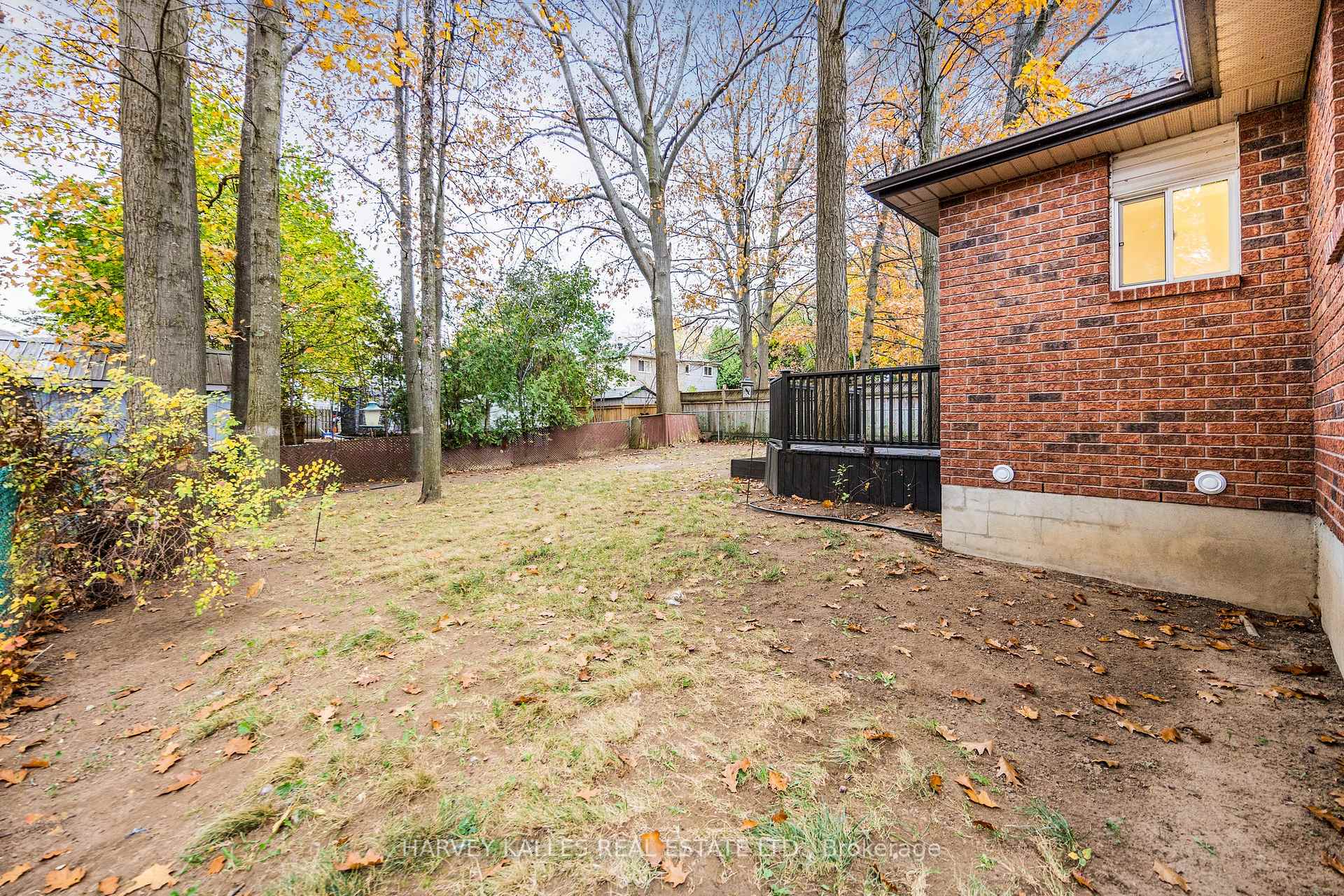 Photo 29 of 380 Leacock Drive, Barrie, Letitia Heights — HOMEH