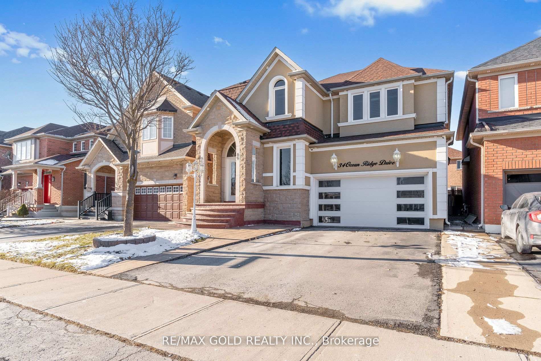 Photo 2 of 34 Ocean Ridge Drive, Brampton, Sandringham-Wellington — HOMEH