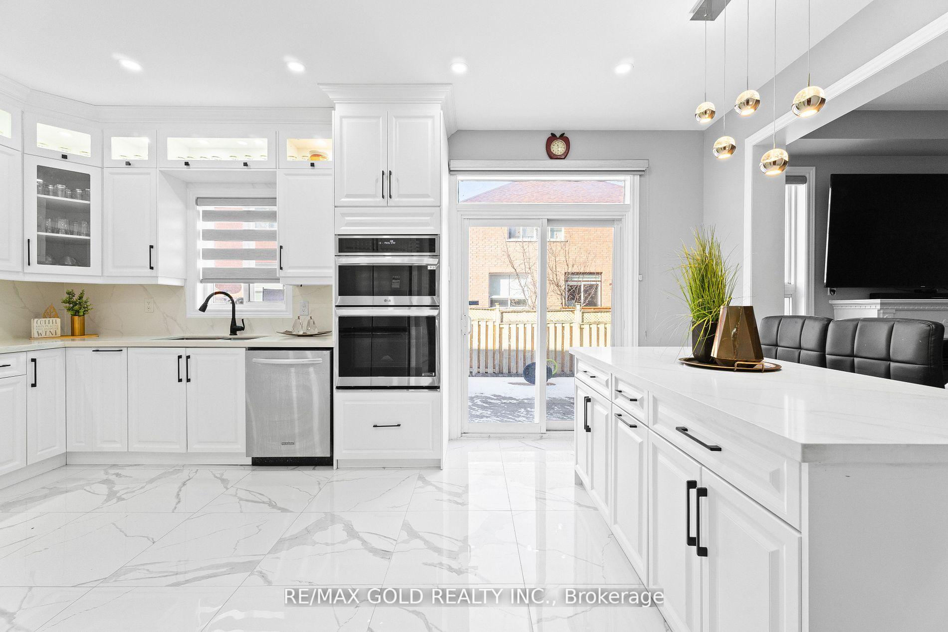 Photo 13 of 34 Ocean Ridge Drive, Brampton, Sandringham-Wellington — HOMEH