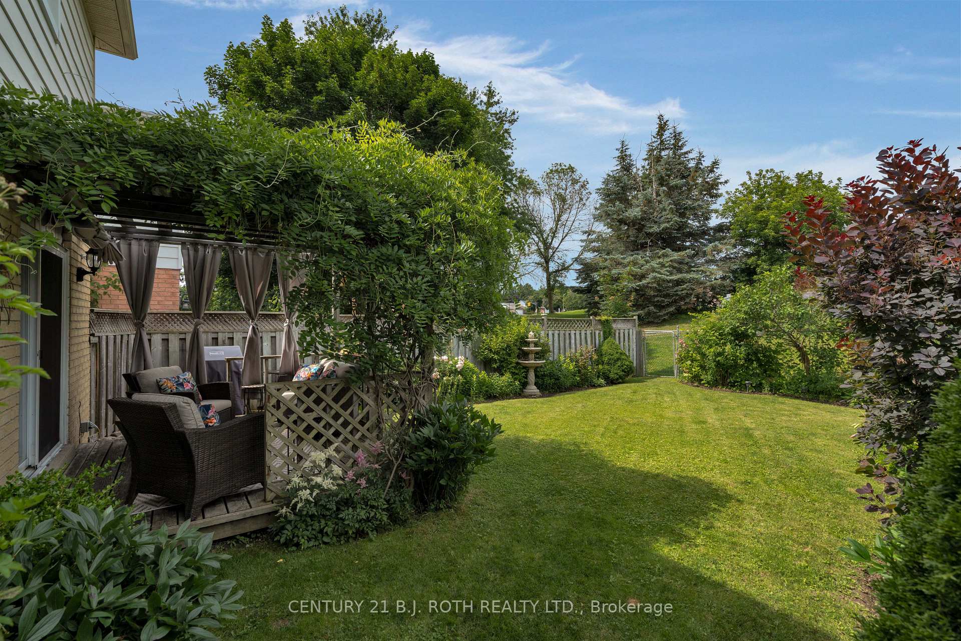 Photo 32 of 108 Garden Drive, Barrie, Allandale Heights — HOMEH