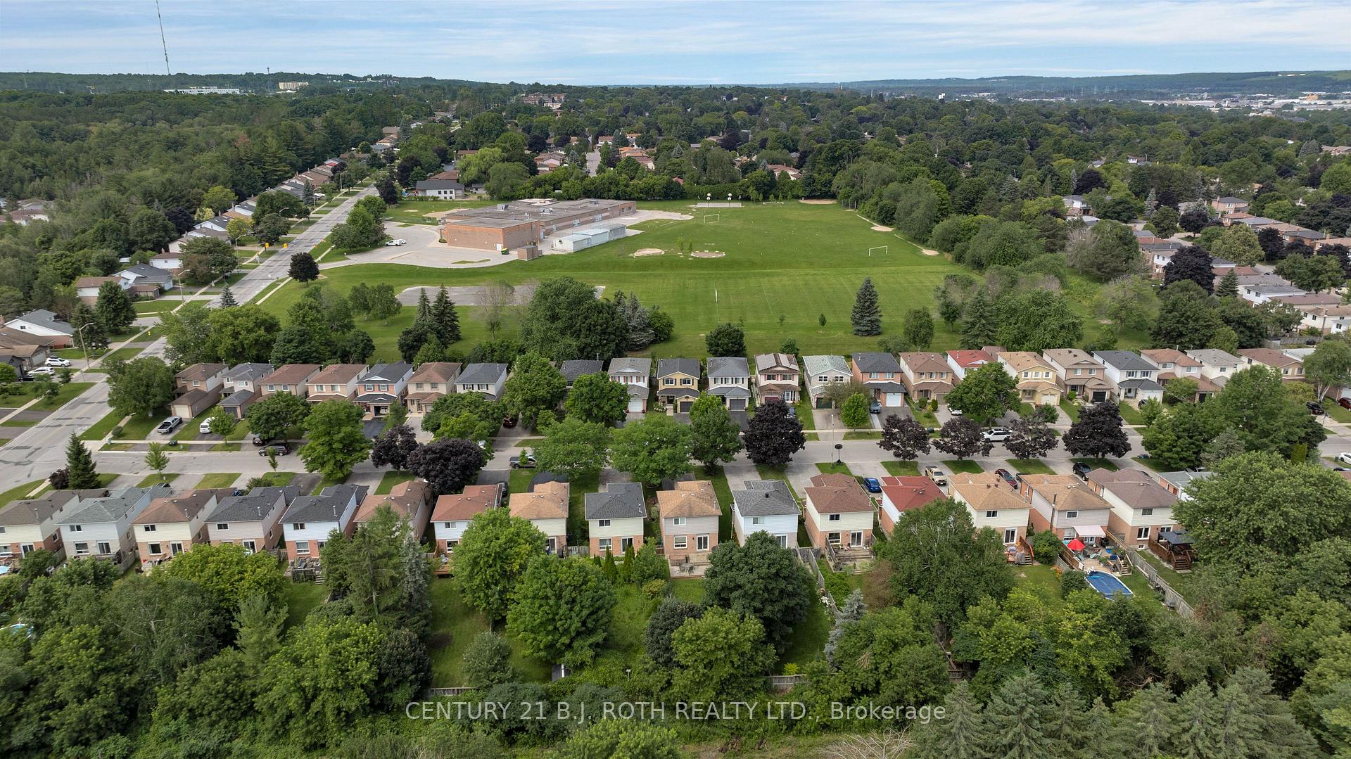 Photo 39 of 108 Garden Drive, Barrie, Allandale Heights — HOMEH