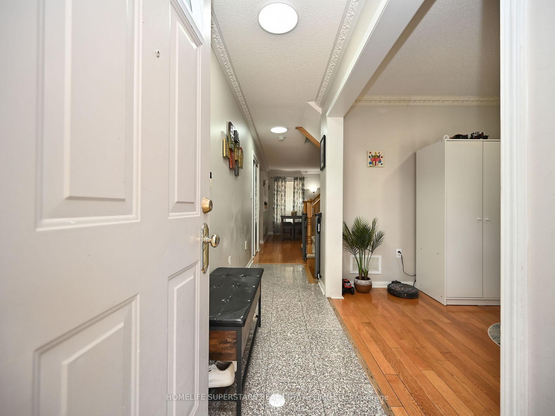 Photo 7 of 20 Marshmarigold Drive, Brampton, Fletcher's Meadow — HOMEH