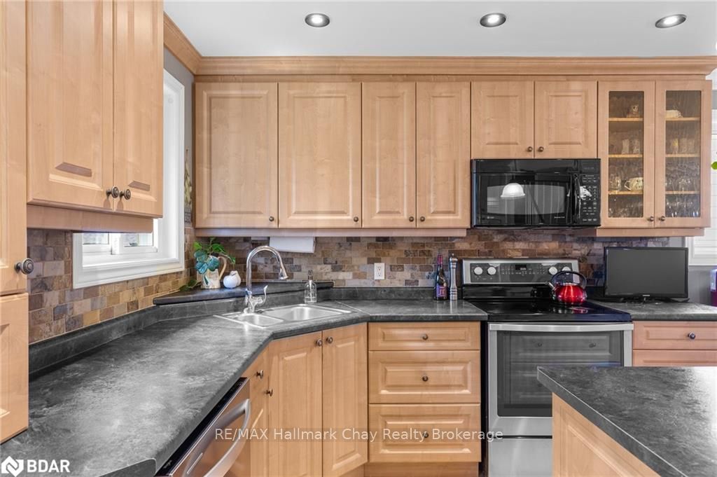 Photo 11 of 22 Baker Crescent, Barrie, Cundles East — HOMEH