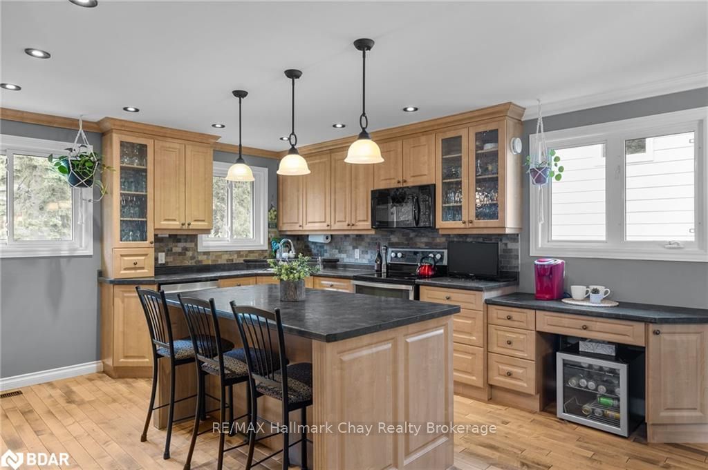 Photo 12 of 22 Baker Crescent, Barrie, Cundles East — HOMEH