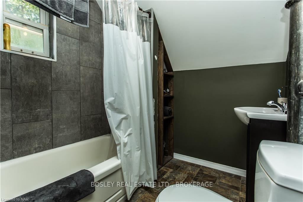 Photo 10 of 27 Ida Street, St. Catharines, E. Chester — HOMEH