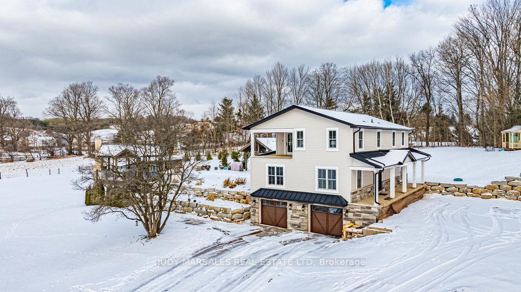 Front of 895 Jerseyville Road W