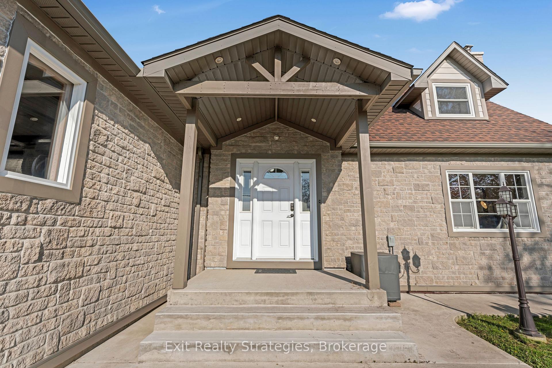 Photo 4 of 3324 Homestead Drive, Hamilton, Mount Hope — HOMEH