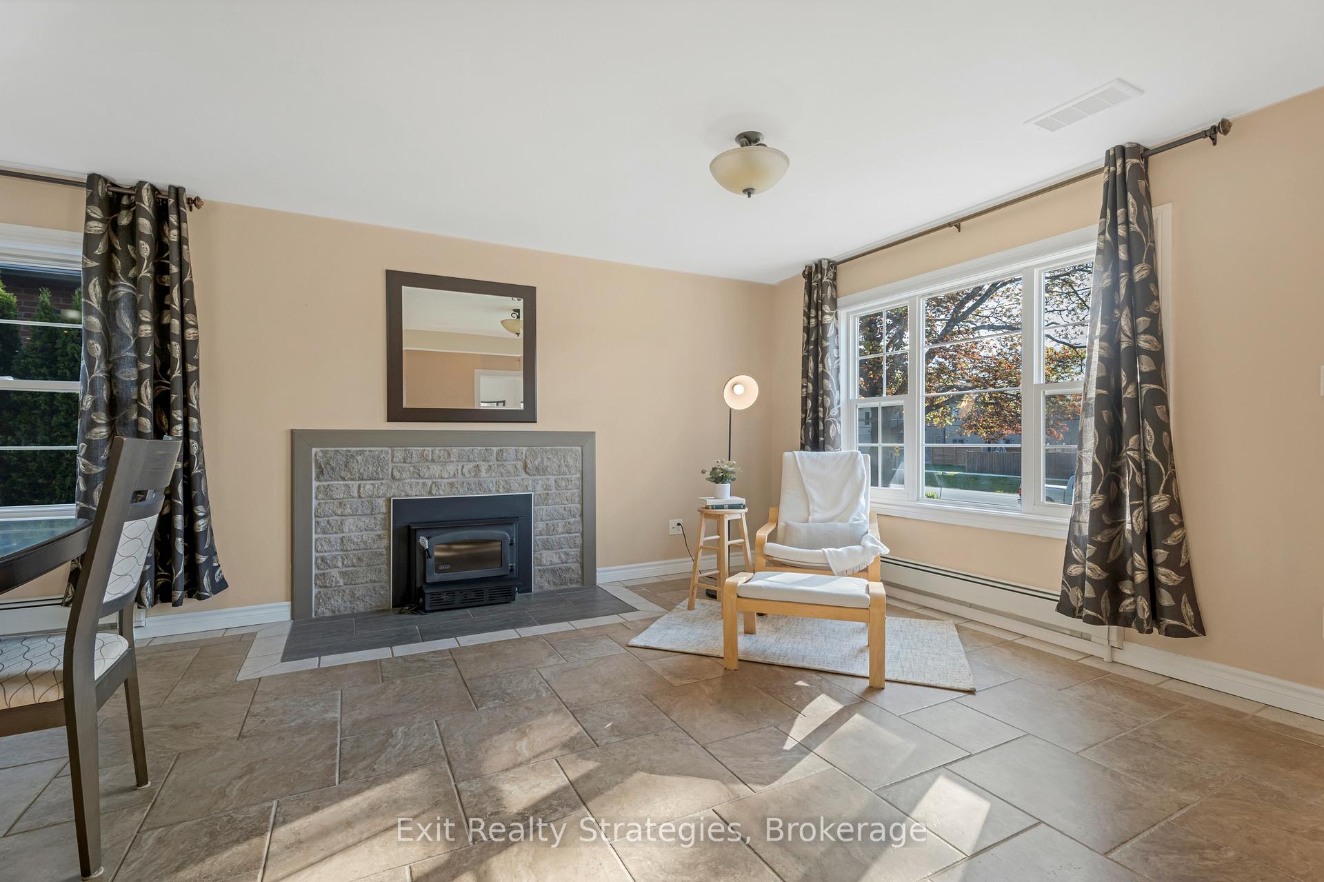 Photo 7 of 3324 Homestead Drive, Hamilton, Mount Hope — HOMEH