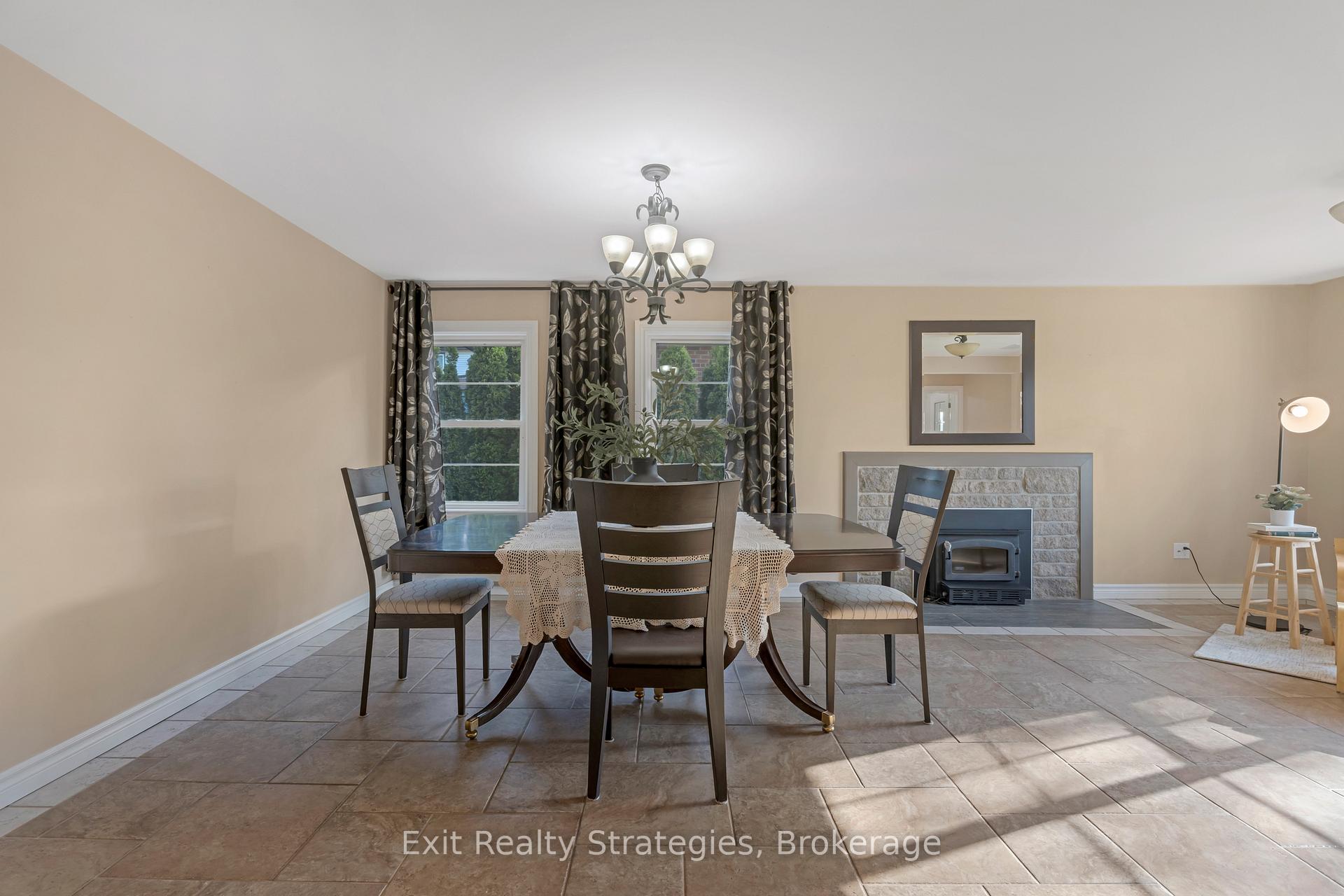 Photo 8 of 3324 Homestead Drive, Hamilton, Mount Hope — HOMEH