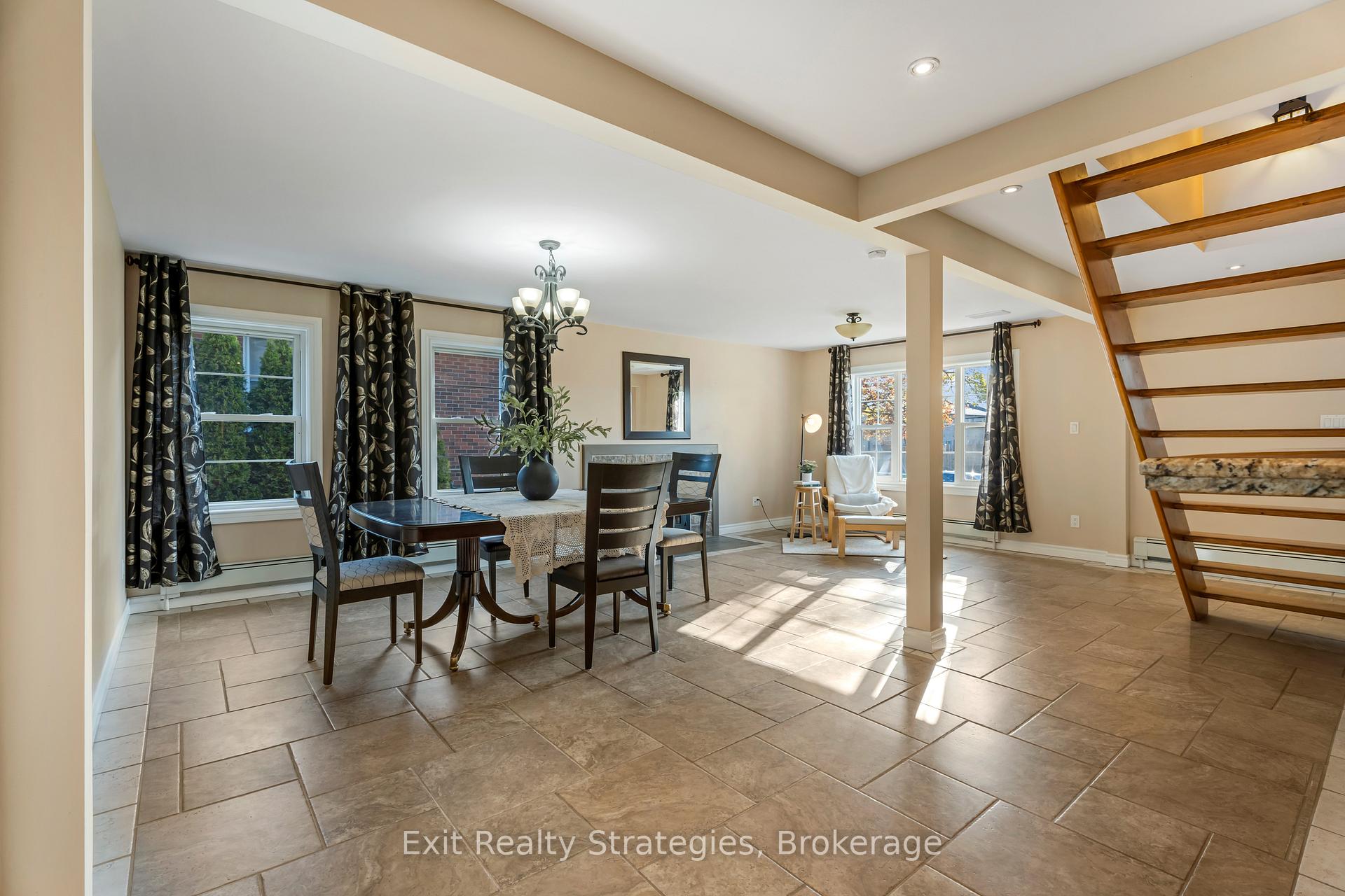 Photo 9 of 3324 Homestead Drive, Hamilton, Mount Hope — HOMEH
