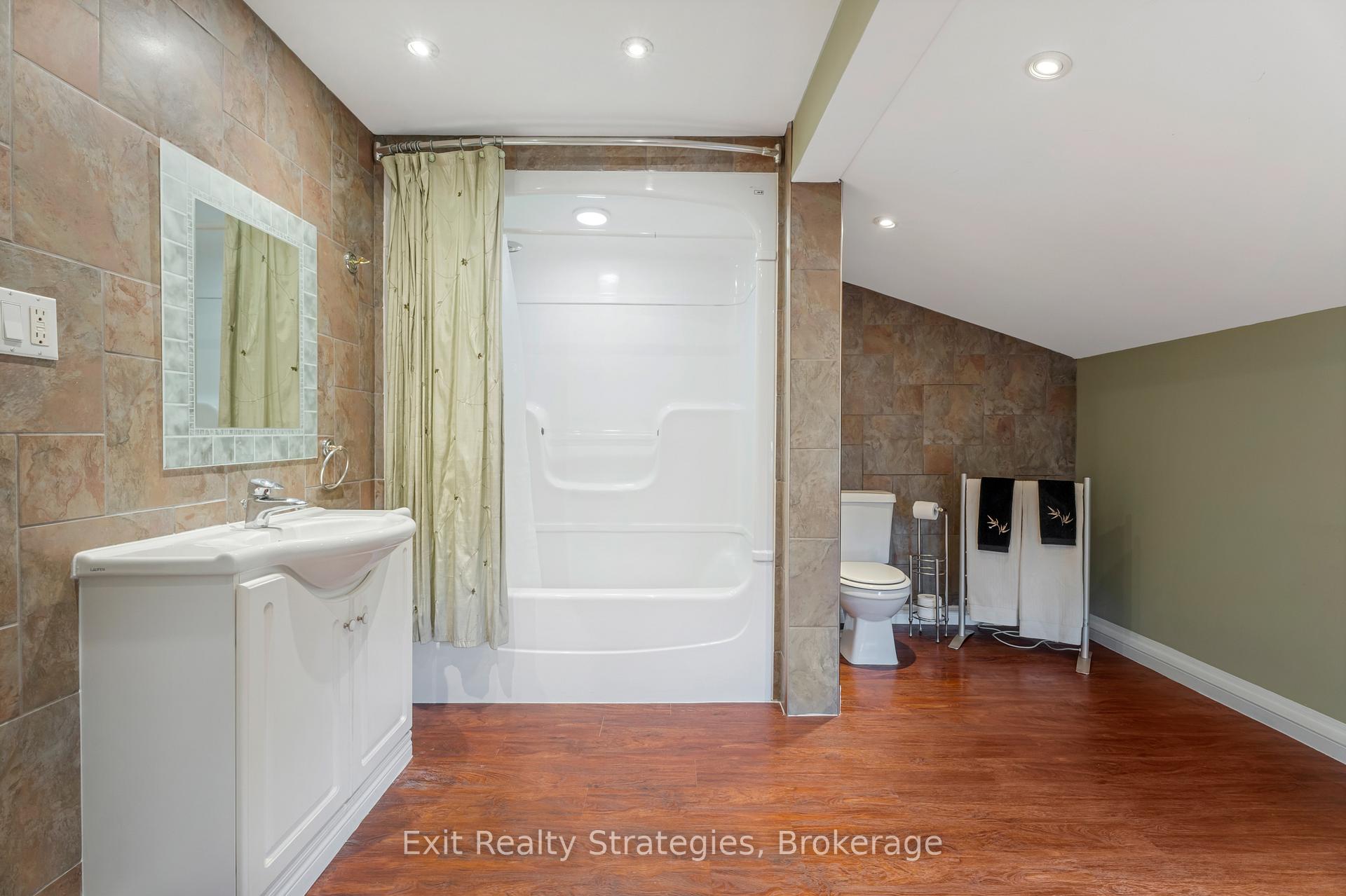 Photo 23 of 3324 Homestead Drive, Hamilton, Mount Hope — HOMEH
