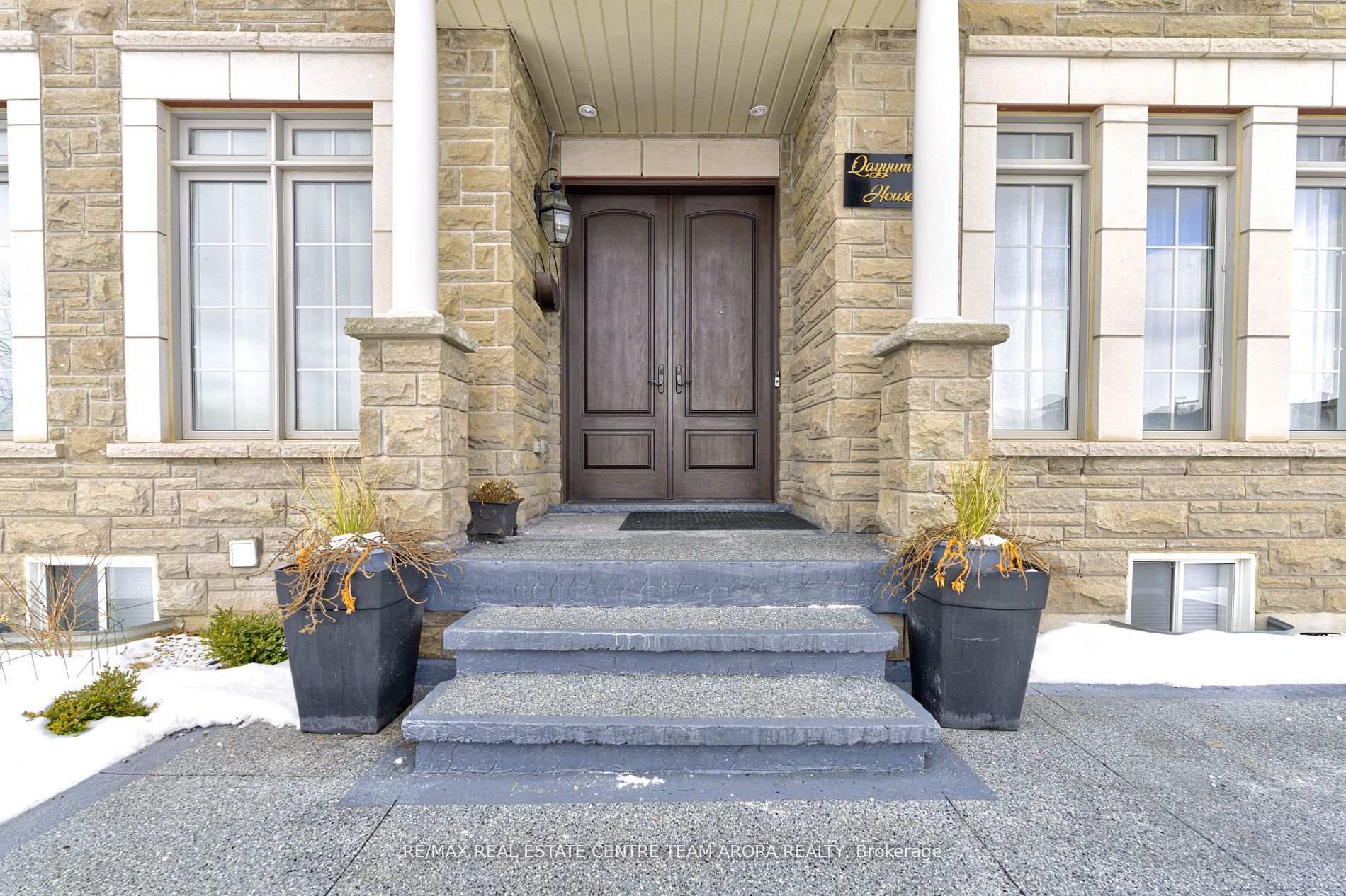 Photo 5 of 29 Ladbrook Crescent, Brampton, Credit Valley — HOMEH