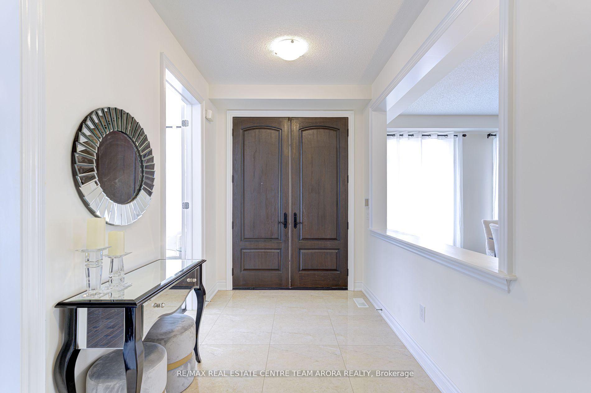 Photo 6 of 29 Ladbrook Crescent, Brampton, Credit Valley — HOMEH