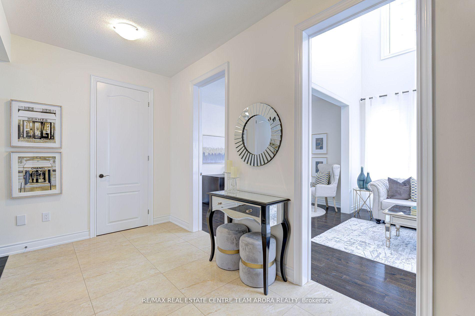 Photo 7 of 29 Ladbrook Crescent, Brampton, Credit Valley — HOMEH