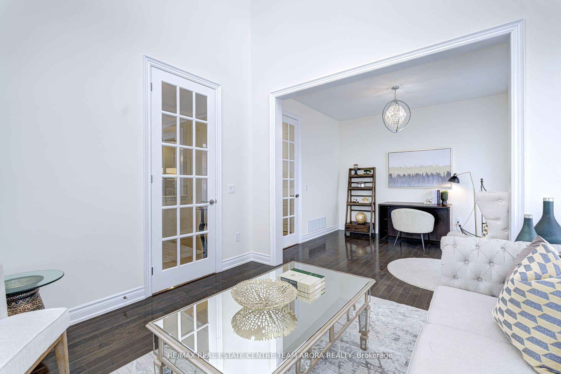 Photo 9 of 29 Ladbrook Crescent, Brampton, Credit Valley — HOMEH