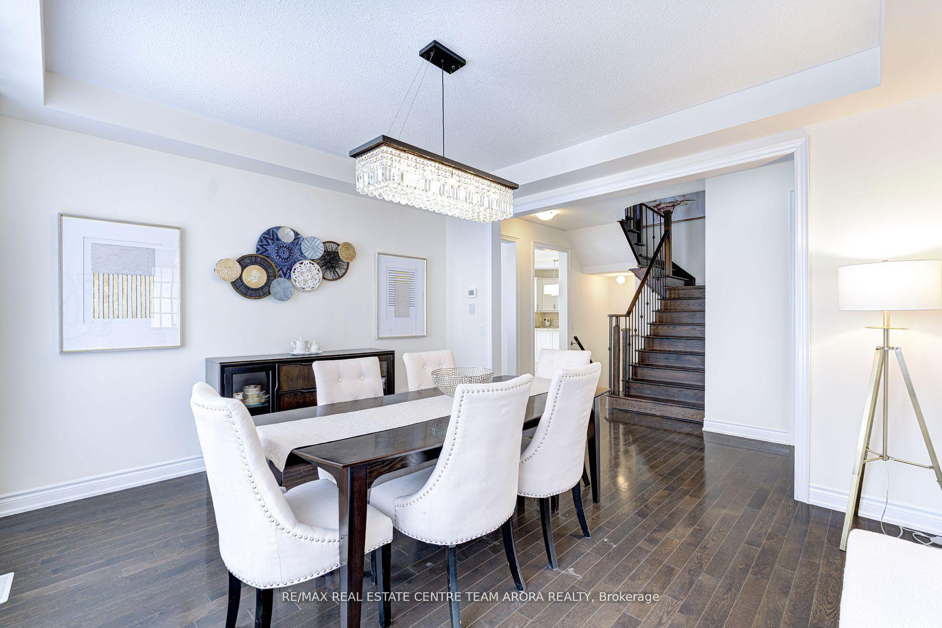 Photo 12 of 29 Ladbrook Crescent, Brampton, Credit Valley — HOMEH