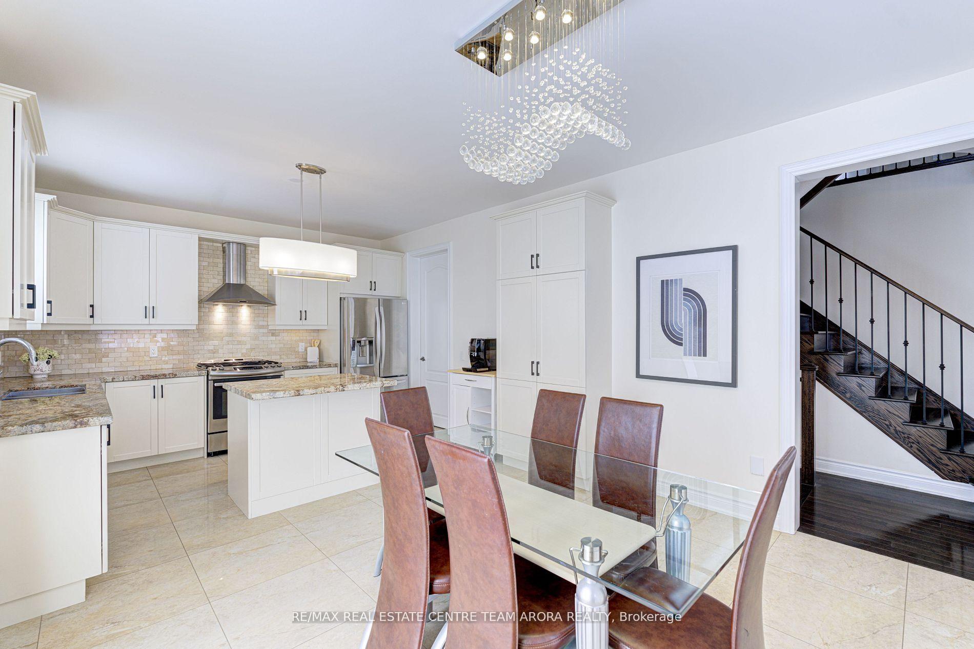 Photo 17 of 29 Ladbrook Crescent, Brampton, Credit Valley — HOMEH