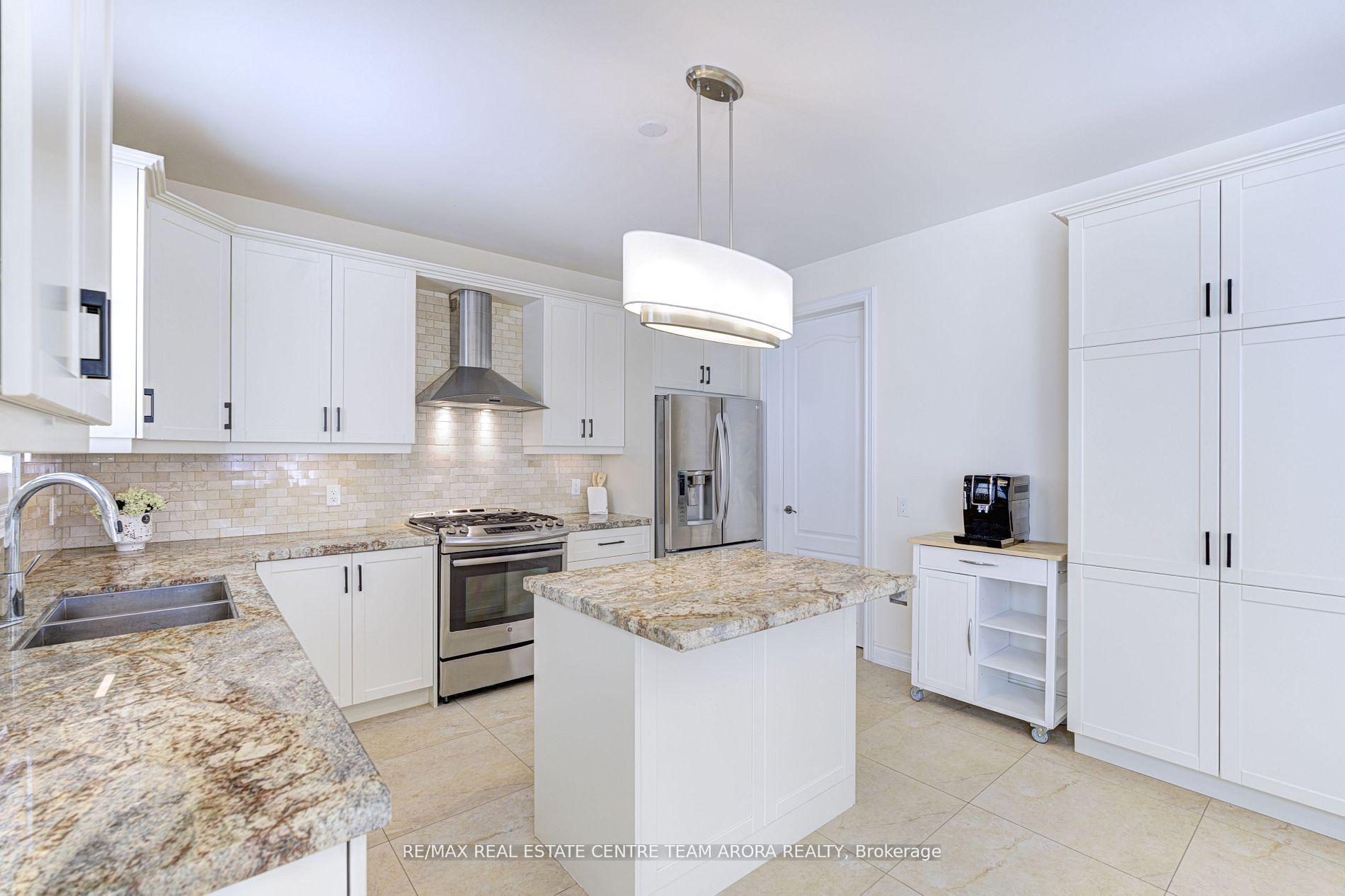 Photo 19 of 29 Ladbrook Crescent, Brampton, Credit Valley — HOMEH