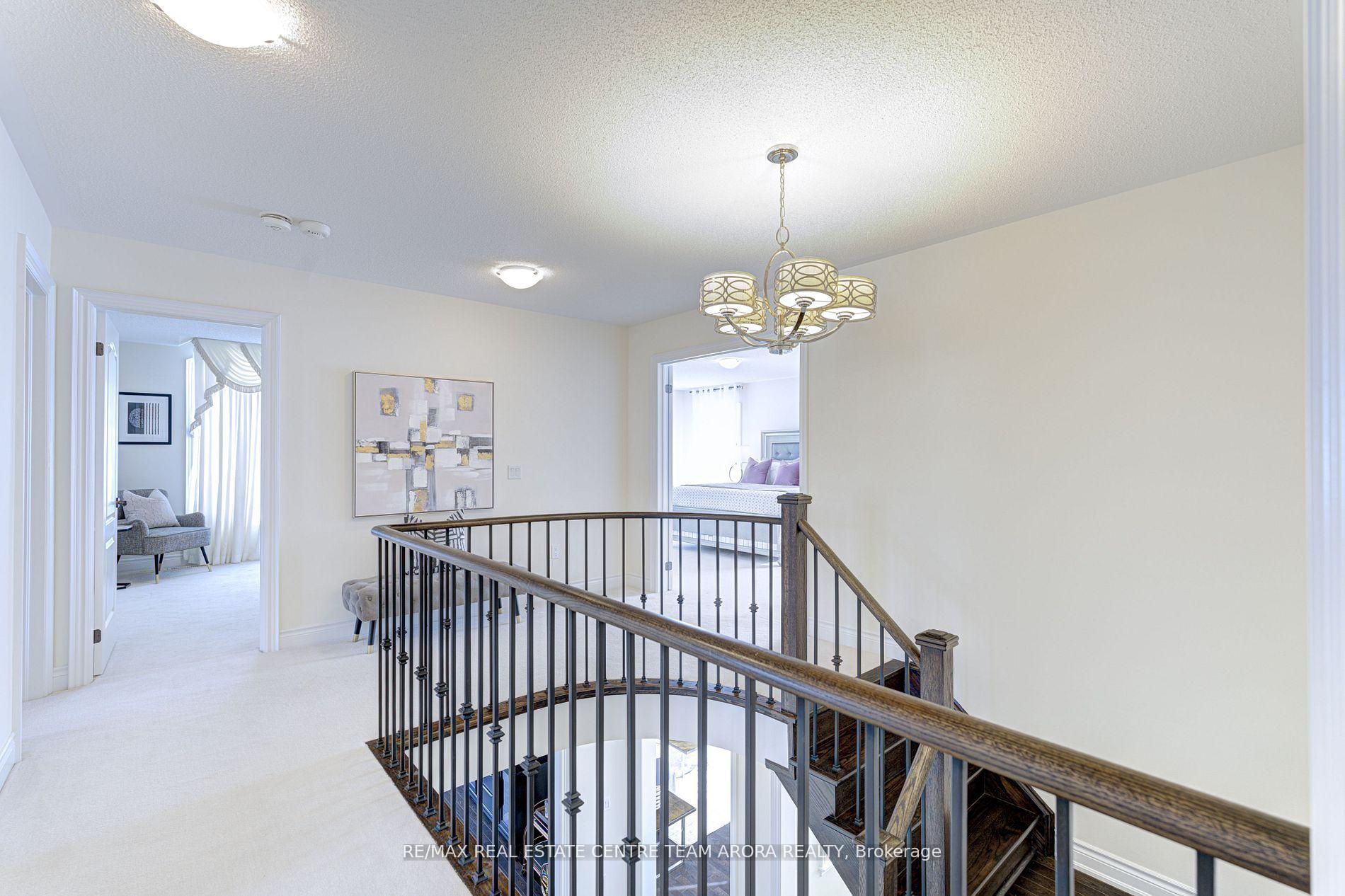 Photo 20 of 29 Ladbrook Crescent, Brampton, Credit Valley — HOMEH