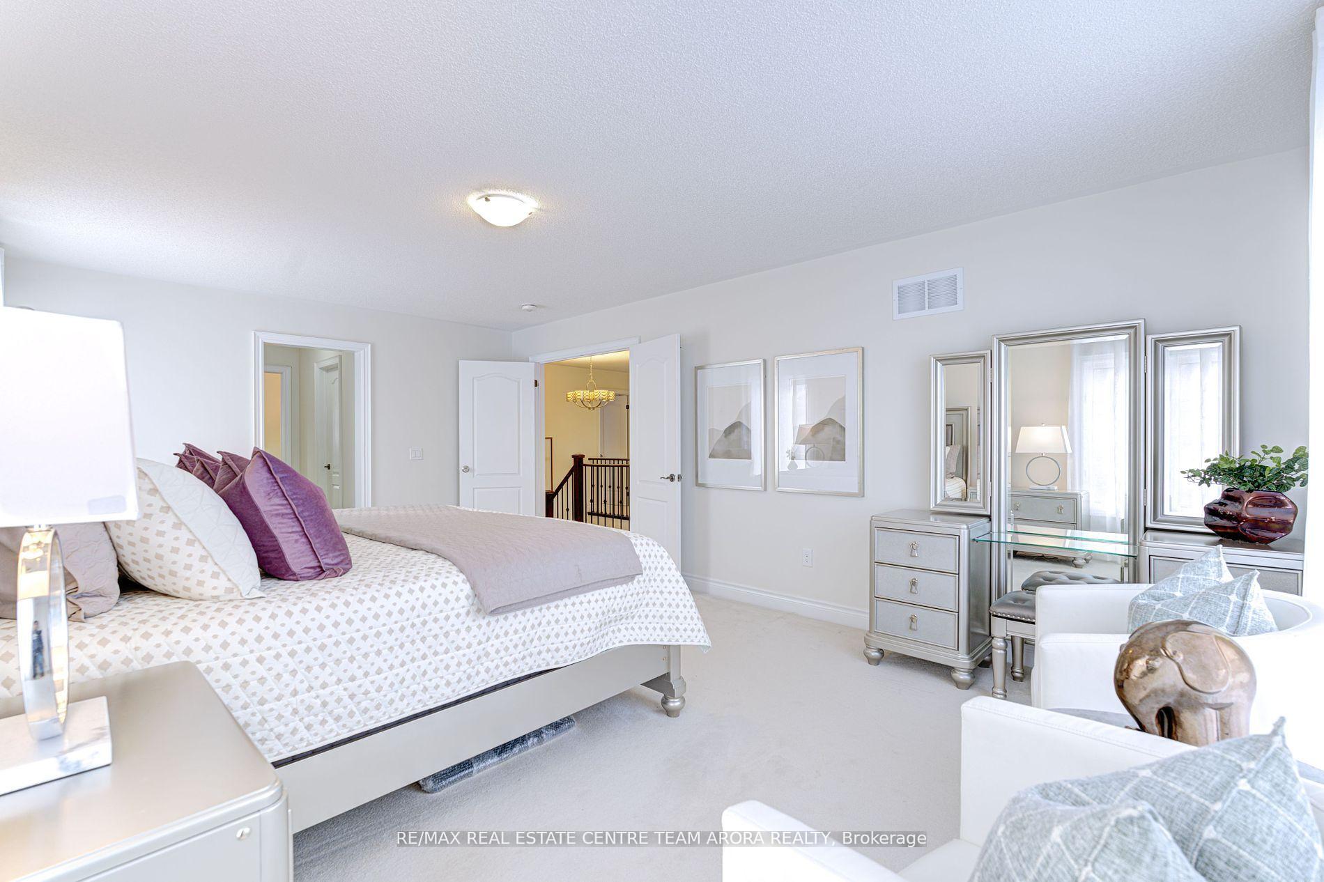 Photo 22 of 29 Ladbrook Crescent, Brampton, Credit Valley — HOMEH