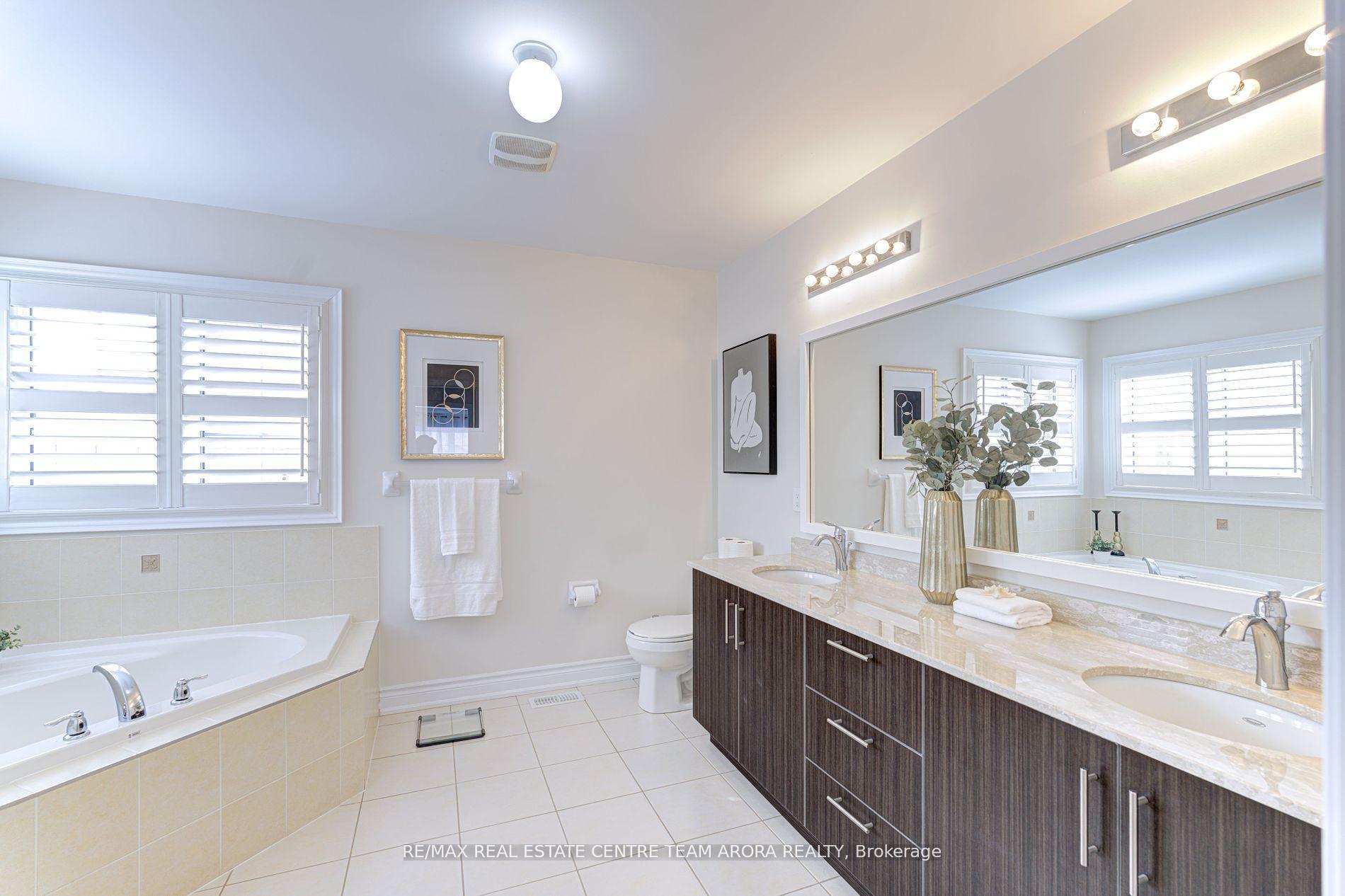 Photo 23 of 29 Ladbrook Crescent, Brampton, Credit Valley — HOMEH