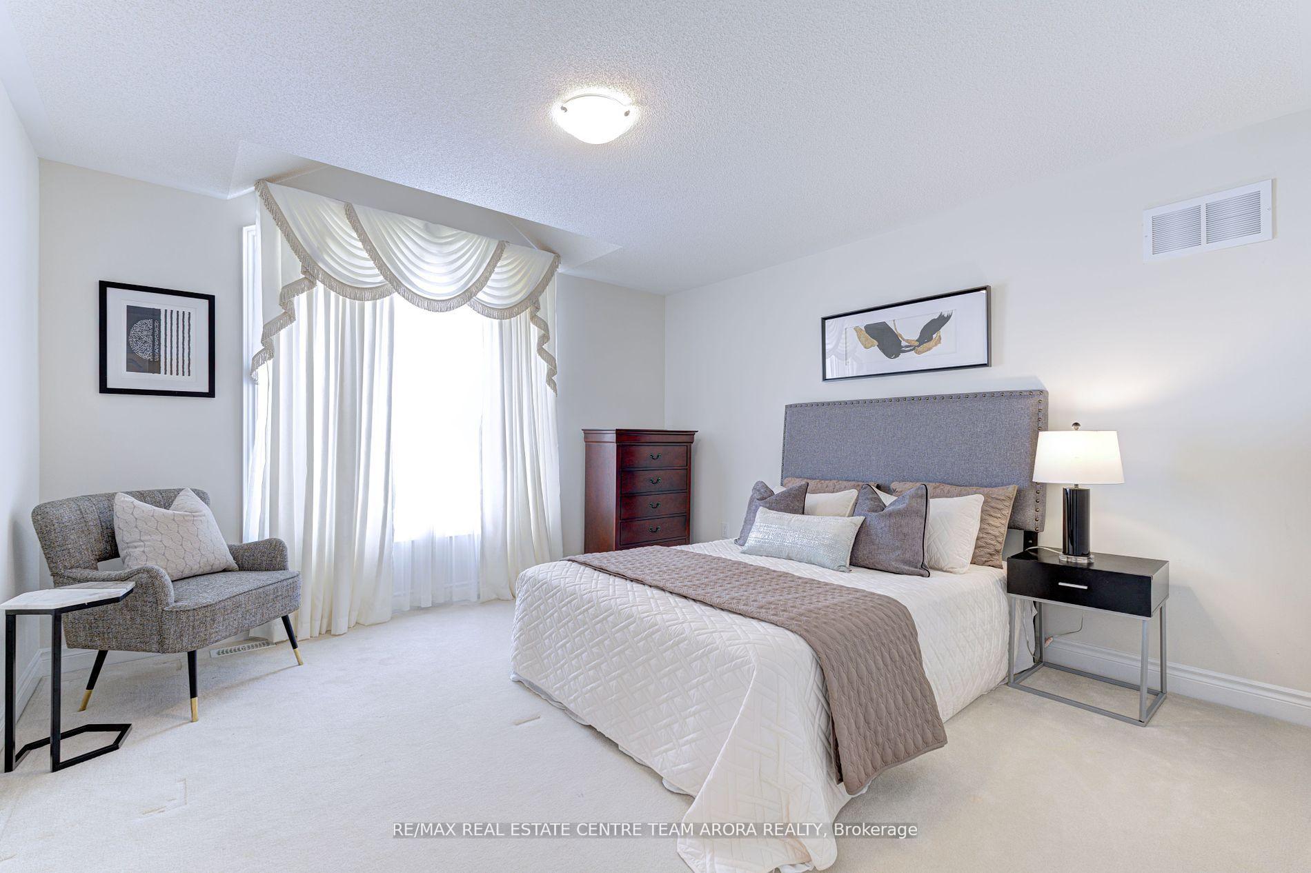 Photo 25 of 29 Ladbrook Crescent, Brampton, Credit Valley — HOMEH