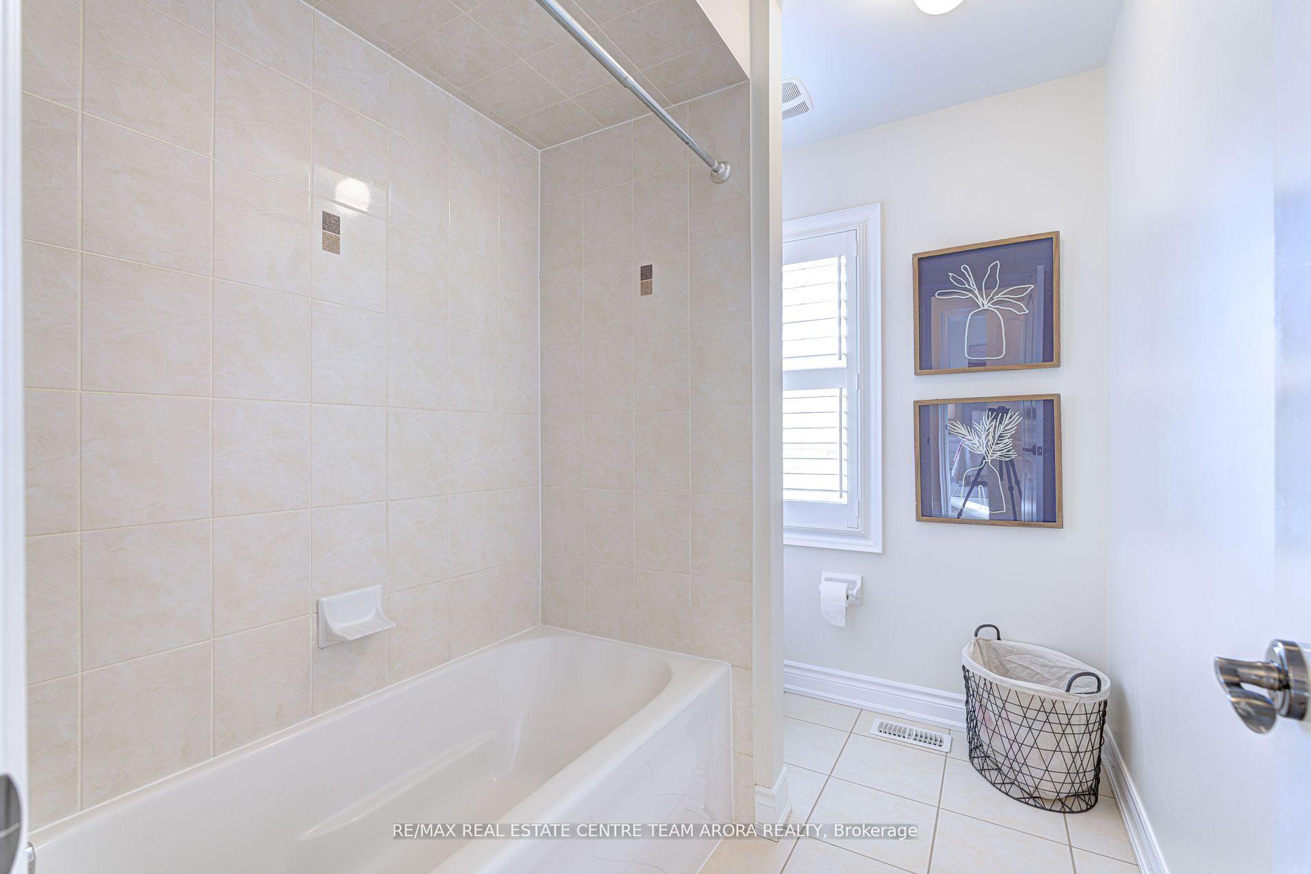Photo 32 of 29 Ladbrook Crescent, Brampton, Credit Valley — HOMEH