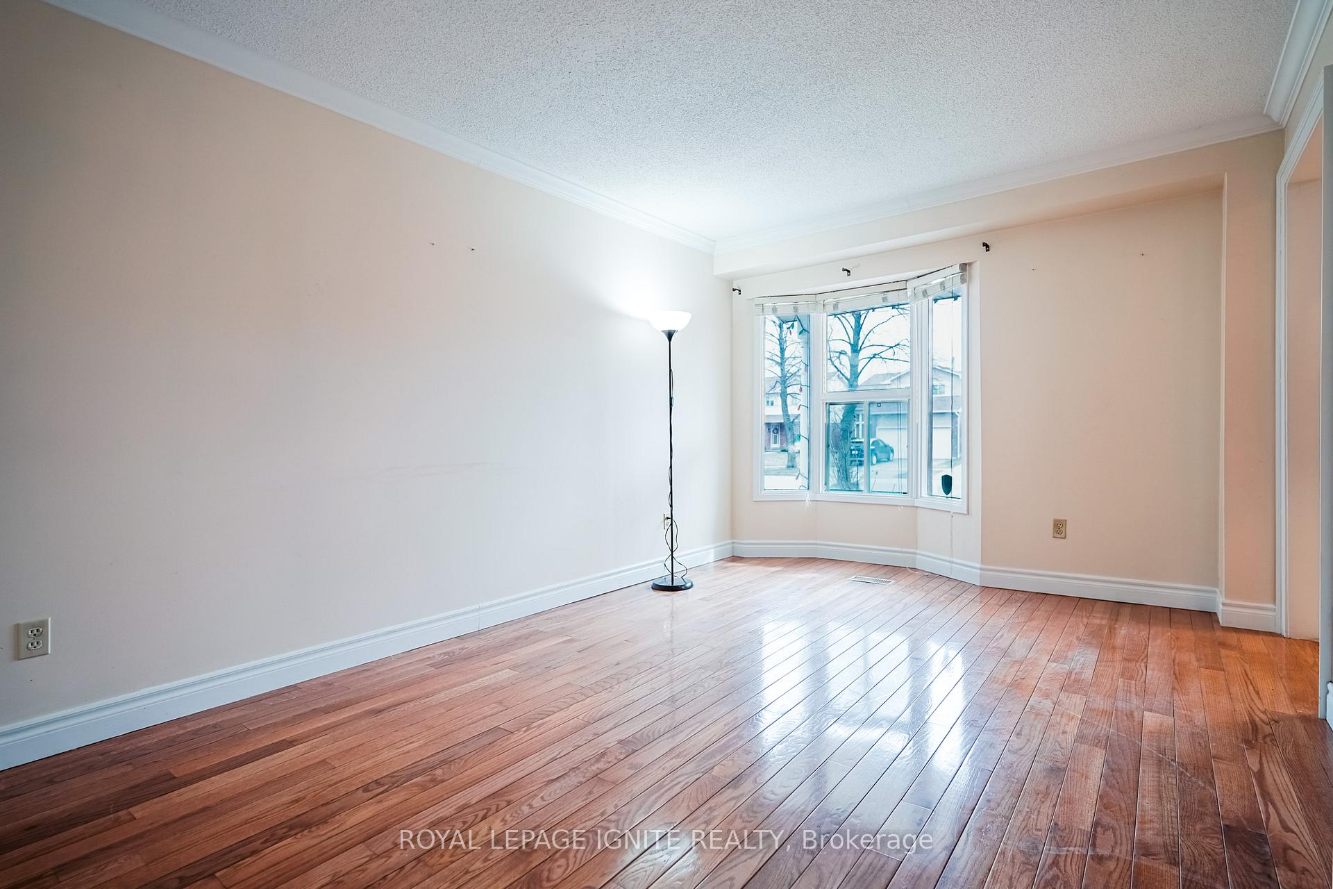 Photo 5 of Unit Main, 265 Wright Crescent, Ajax, Central — HOMEH