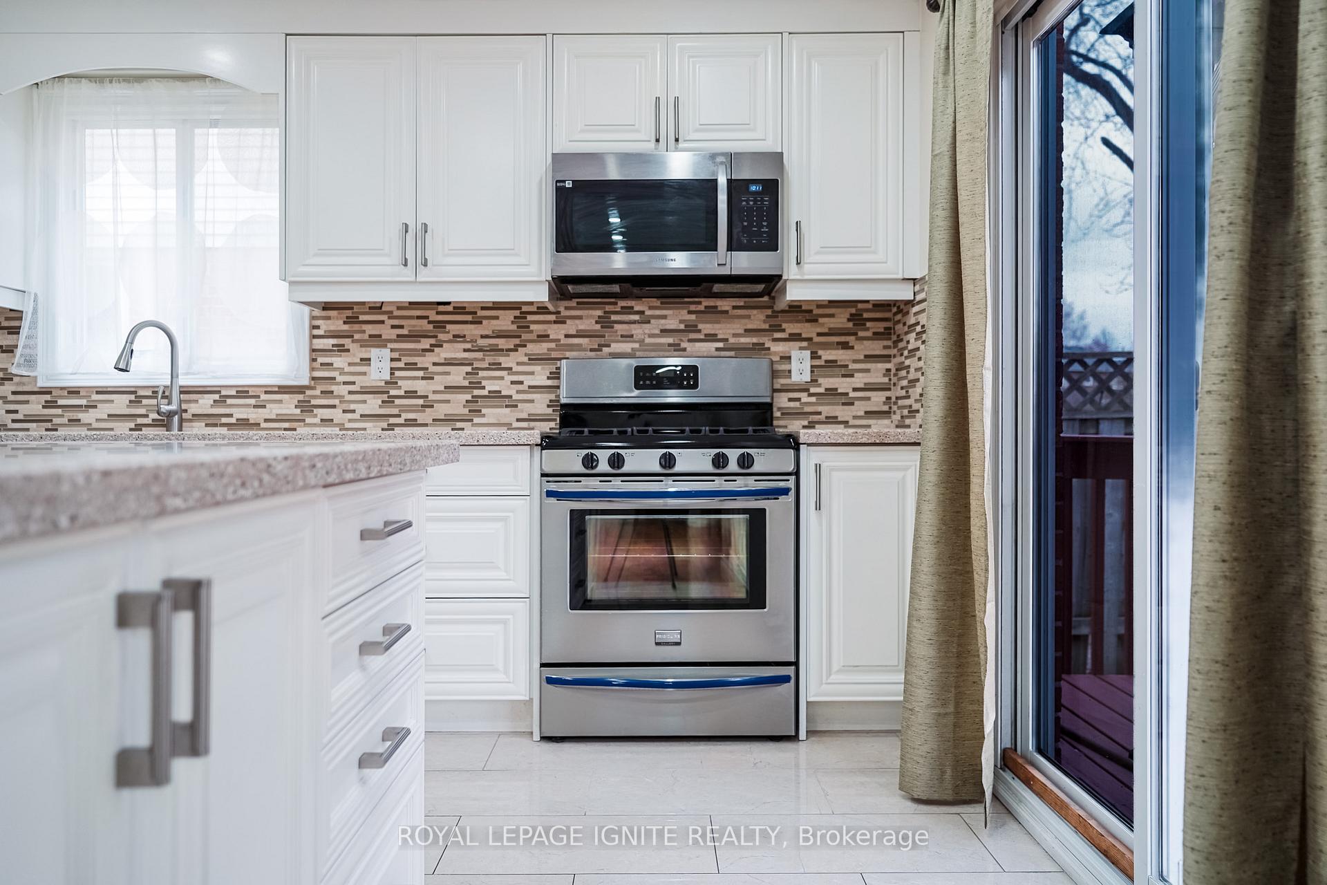 Photo 11 of Unit Main, 265 Wright Crescent, Ajax, Central — HOMEH