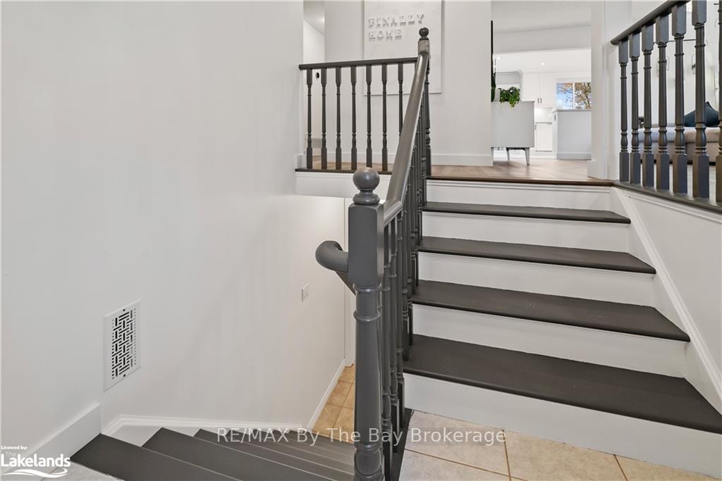 Photo 3 of 47 Butternut Drive, Barrie, Holly — HOMEH