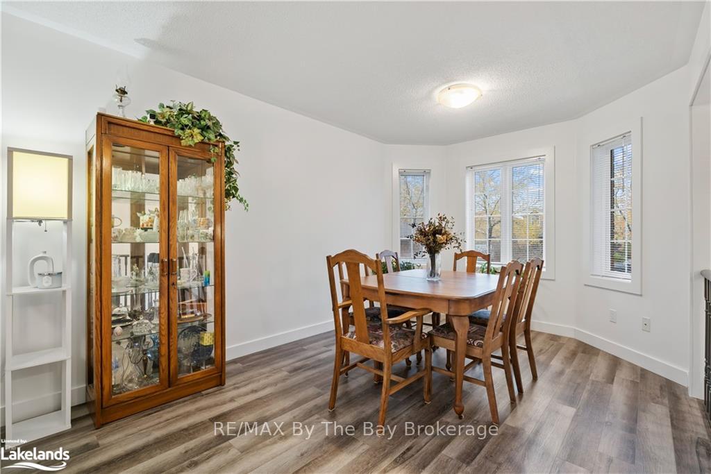 Photo 4 of 47 Butternut Drive, Barrie, Holly — HOMEH