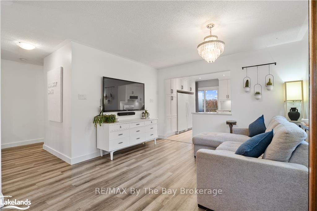 Photo 6 of 47 Butternut Drive, Barrie, Holly — HOMEH