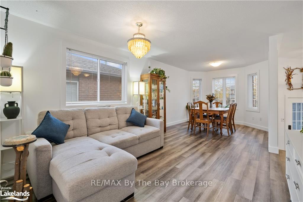 Photo 7 of 47 Butternut Drive, Barrie, Holly — HOMEH