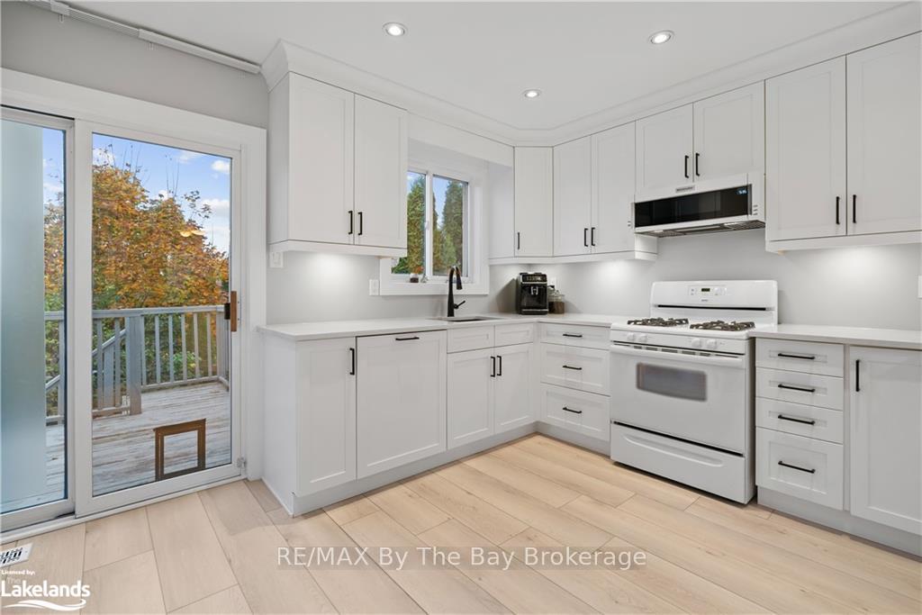 Photo 9 of 47 Butternut Drive, Barrie, Holly — HOMEH