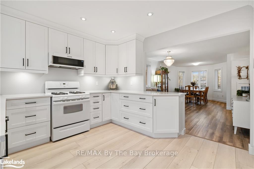 Photo 11 of 47 Butternut Drive, Barrie, Holly — HOMEH