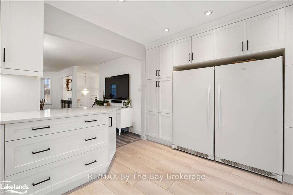 Photo 12 of 47 Butternut Drive, Barrie, Holly — HOMEH